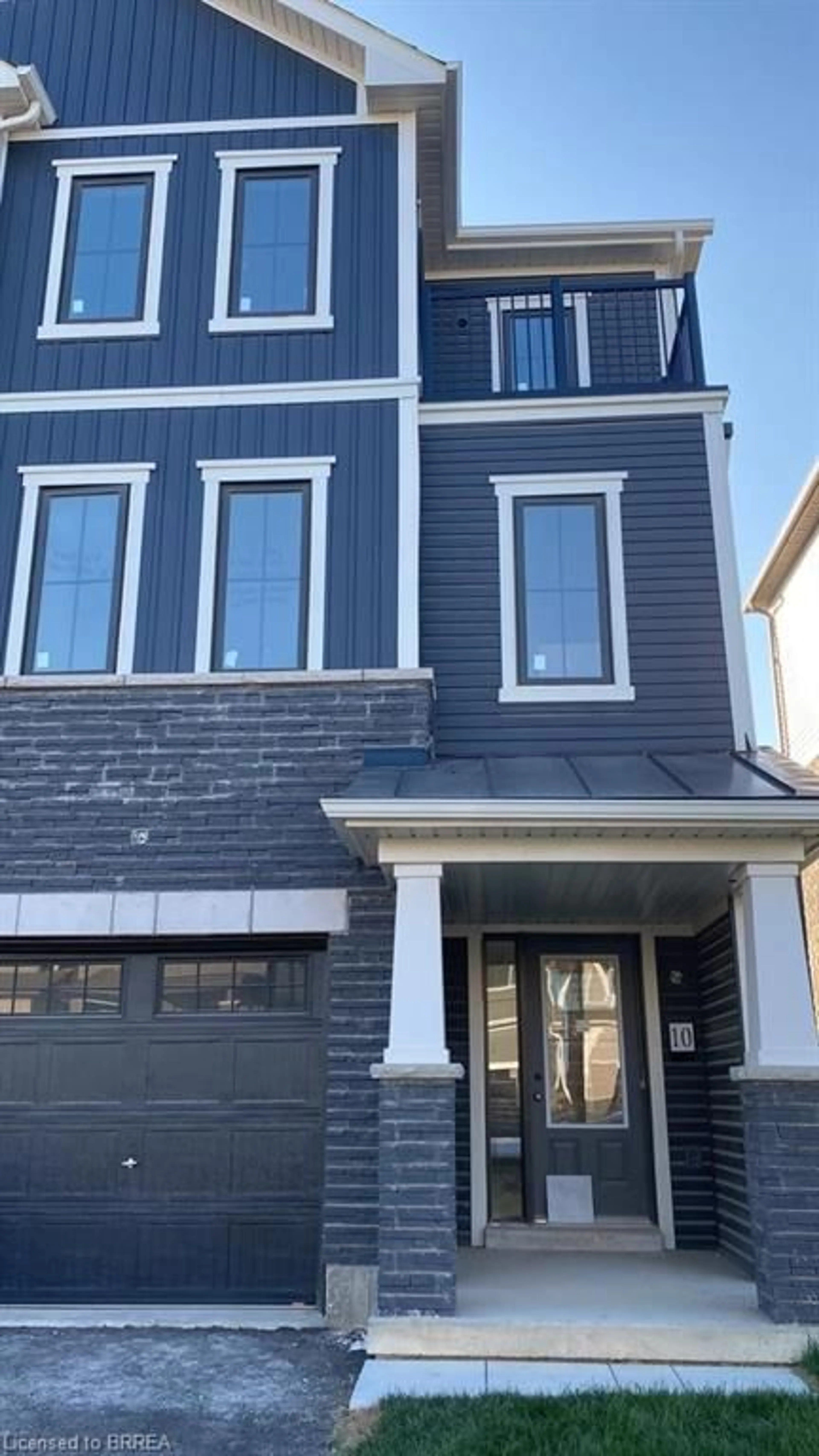 Home with vinyl exterior material, street for 10 Baskett St, Brantford Ontario N3T 0W3