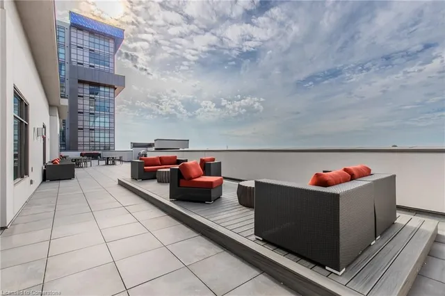 Additional property image - 450 Dundas St Unit 319