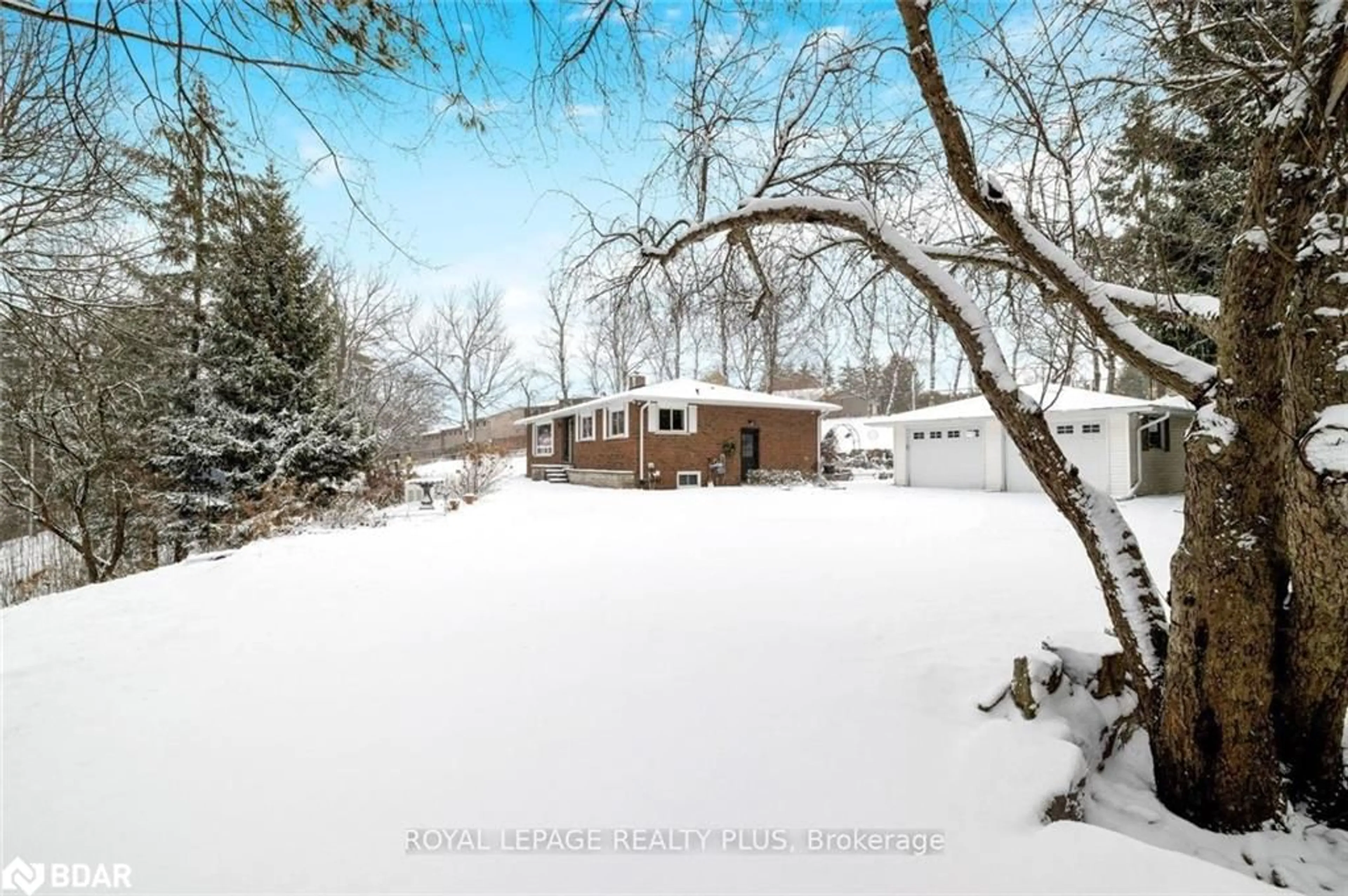 A pic from outside/outdoor area/front of a property/back of a property/a pic from drone, water/lake/river/ocean view for 25 Caroline St, Georgetown Ontario L7G 2J5