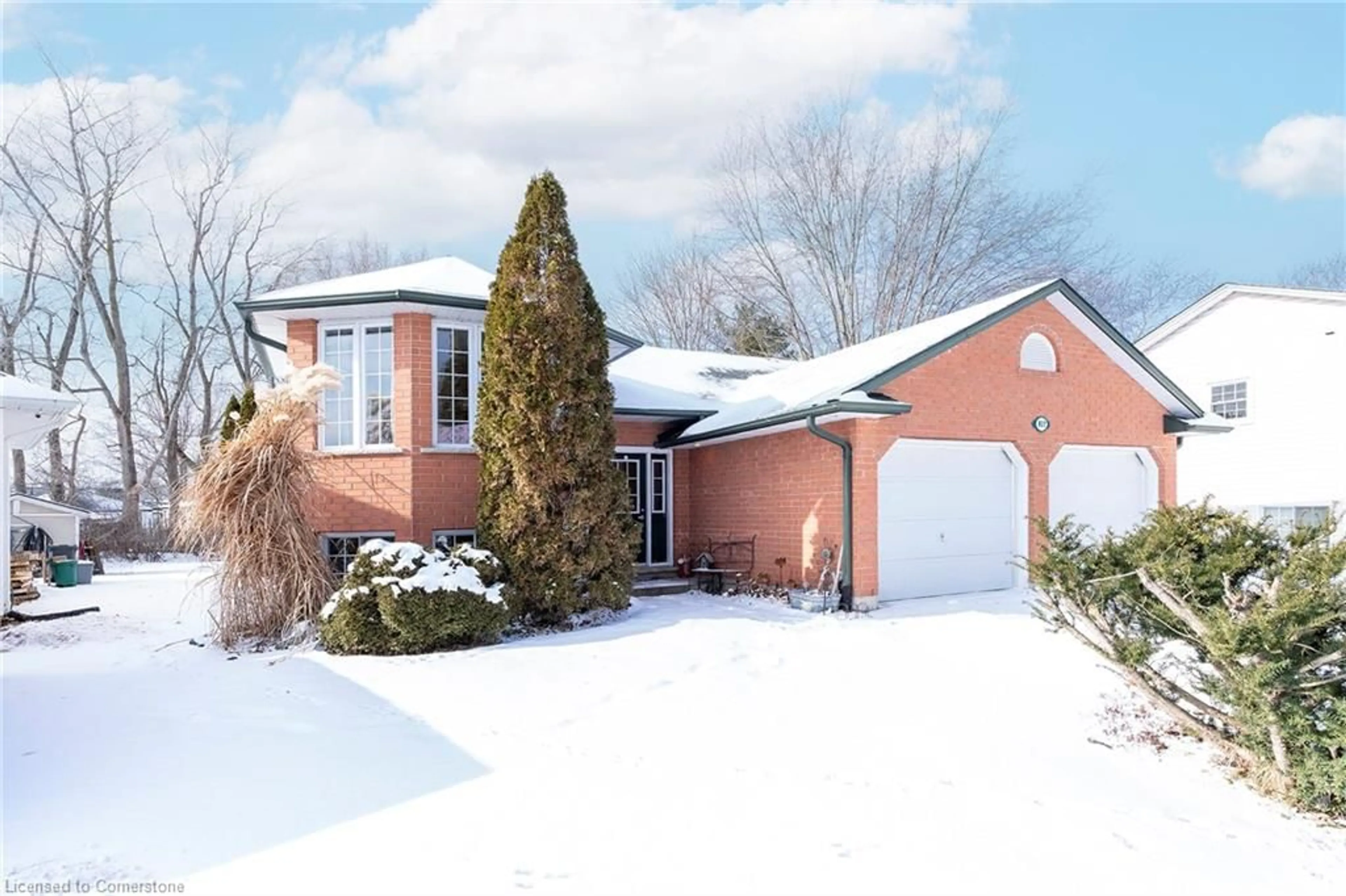 Home with brick exterior material, street for 817 Woodside Crt, Fort Erie Ontario L2A 6R5