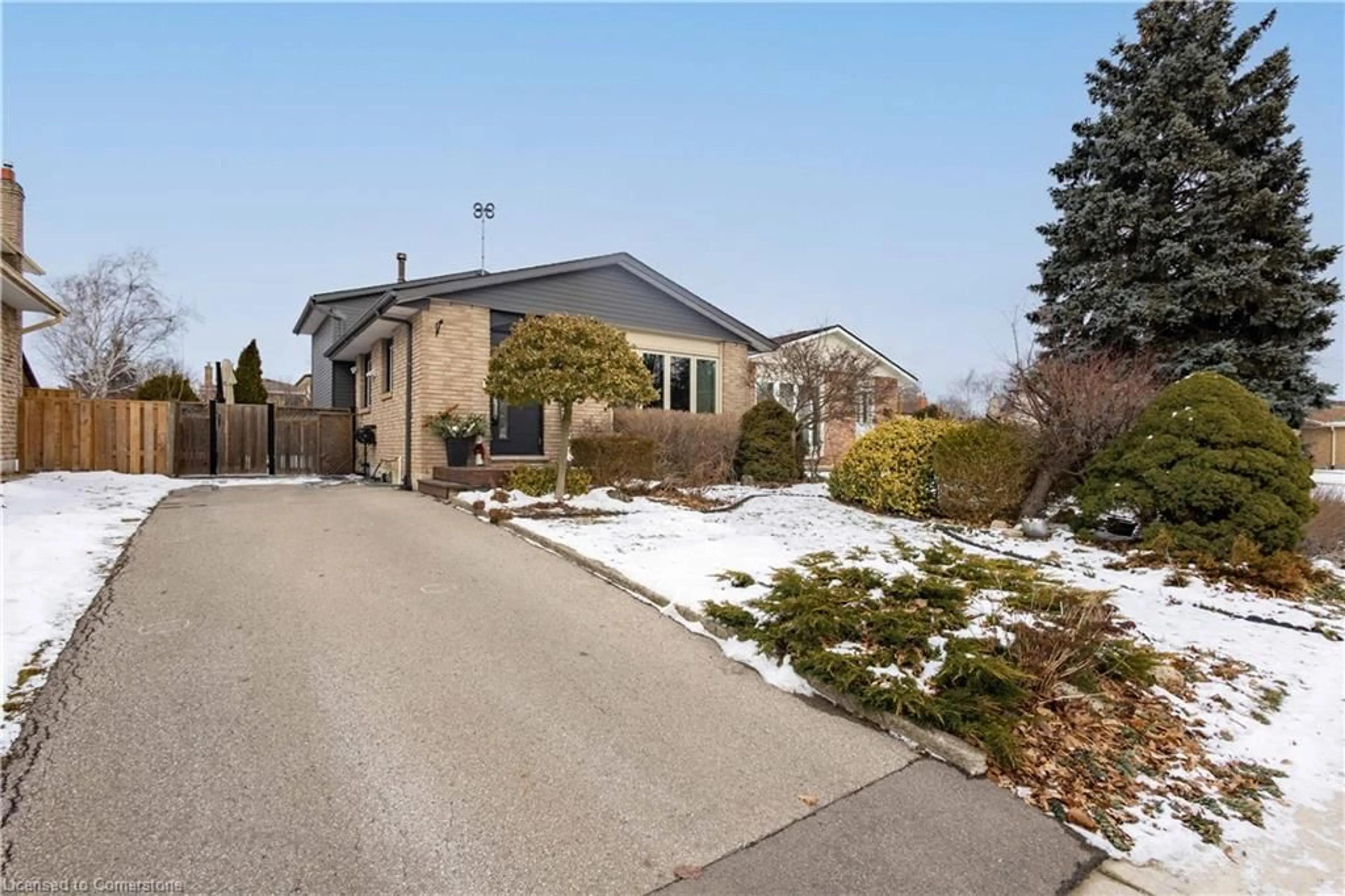 A pic from outside/outdoor area/front of a property/back of a property/a pic from drone, street for 72 Athenia Dr, Stoney Creek Ontario L8J 1S8