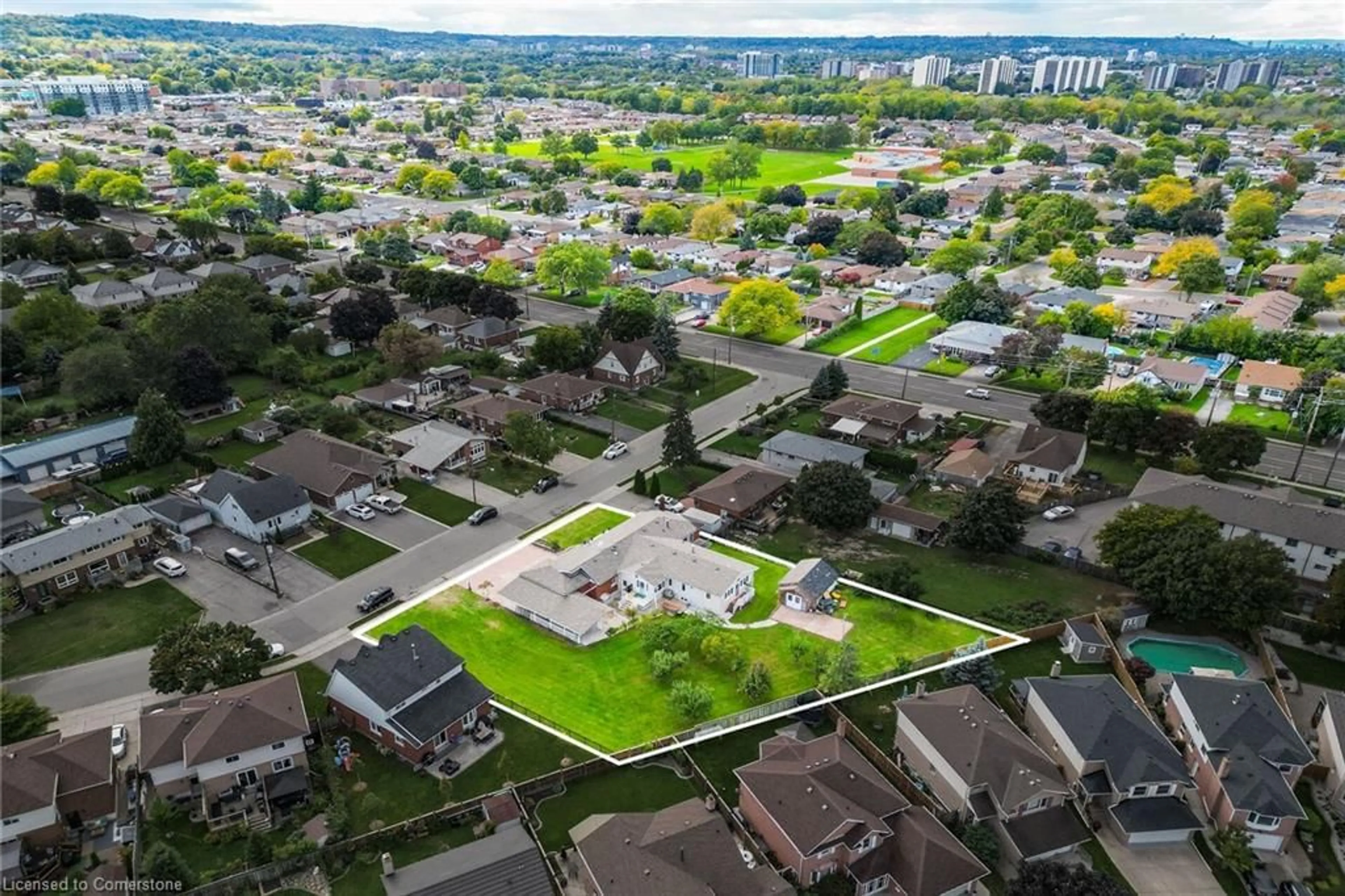 A pic from outside/outdoor area/front of a property/back of a property/a pic from drone, street for 171 Britannia Ave, Hamilton Ontario L8E 1T2