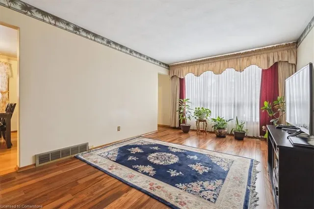 Additional property image - 449 Dundurn St