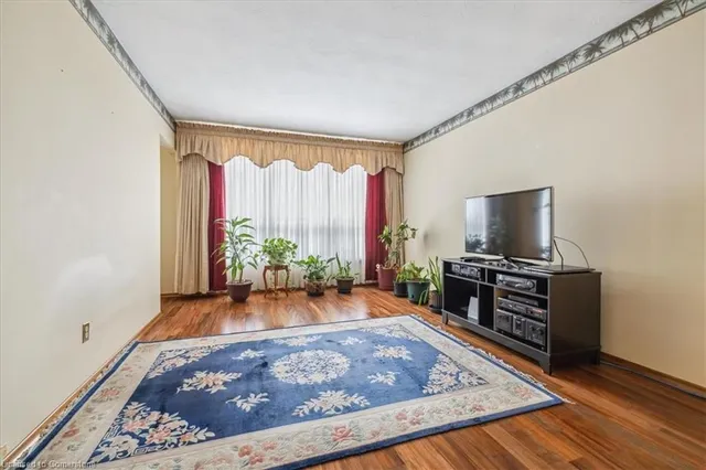 Additional property image - 449 Dundurn St
