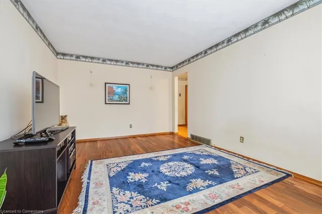 Additional property image - 449 Dundurn St