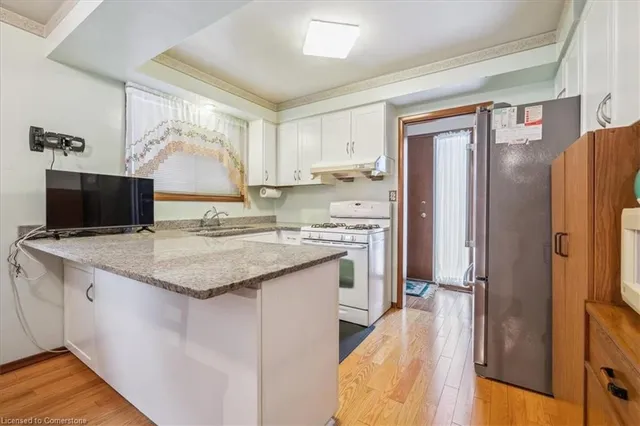 Additional property image - 449 Dundurn St