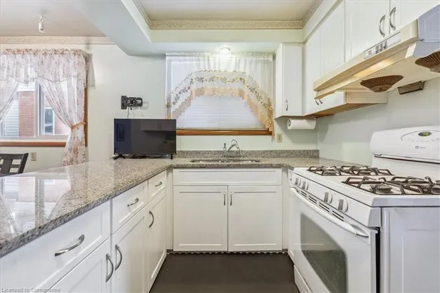 Additional property image - 449 Dundurn St