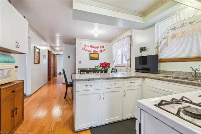 Additional property image - 449 Dundurn St
