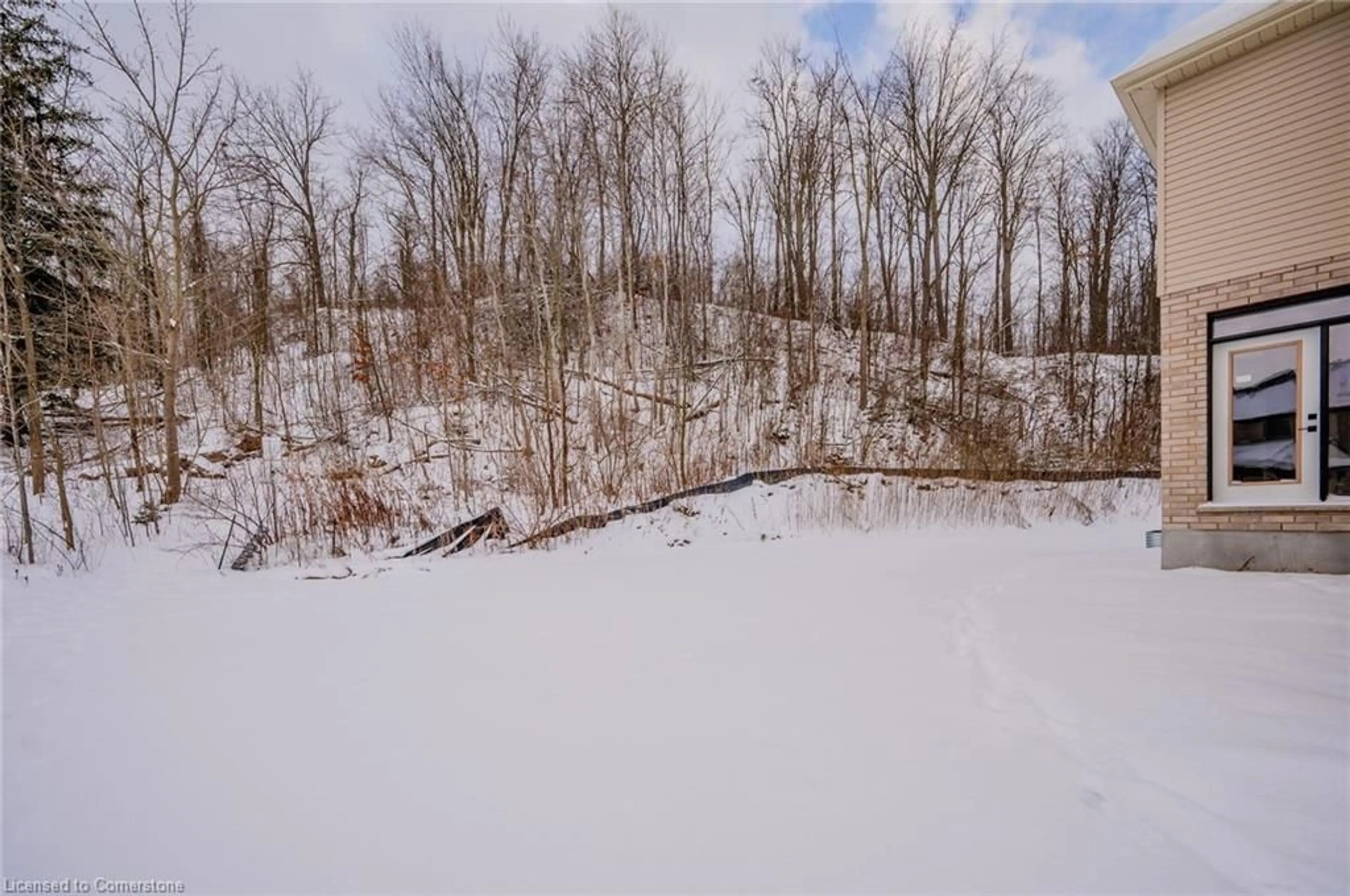 A pic from outside/outdoor area/front of a property/back of a property/a pic from drone, forest/trees view for 86 Quarry Park Dr, Kitchener Ontario N2B 3J7