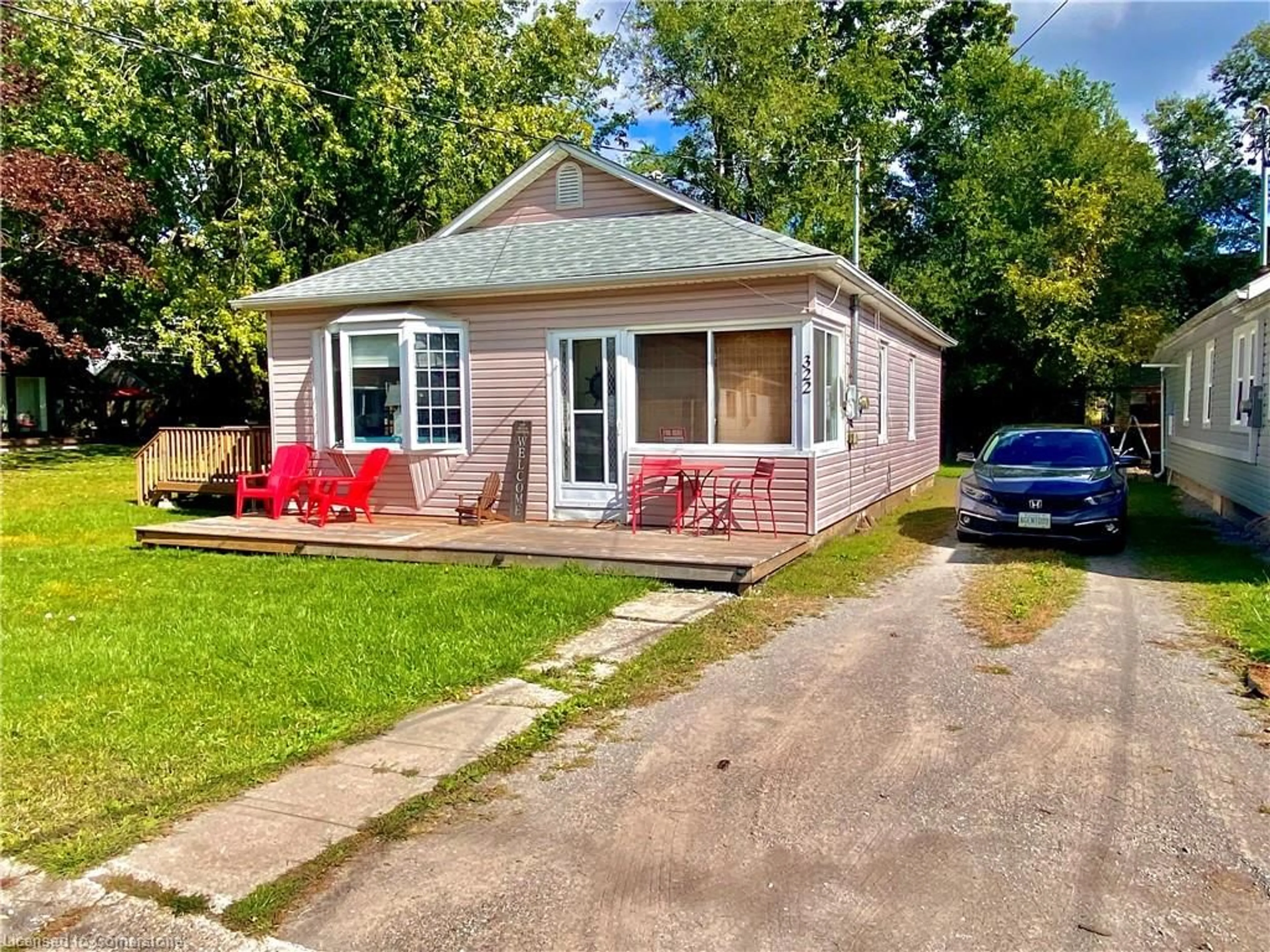 A pic from outside/outdoor area/front of a property/back of a property/a pic from drone, street for 322 Oxford Ave Ave, Crystal Beach Ontario L0S 1B0