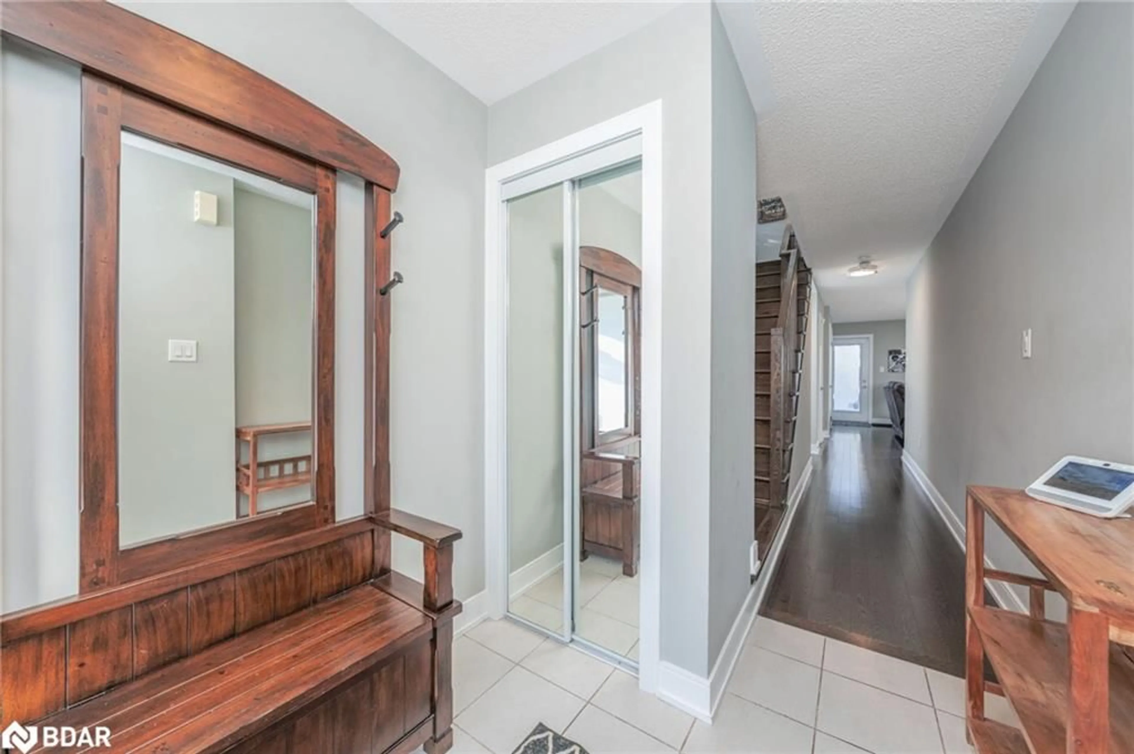 Indoor foyer for 2 Kersey Lane, Georgetown Ontario L7G 0K1