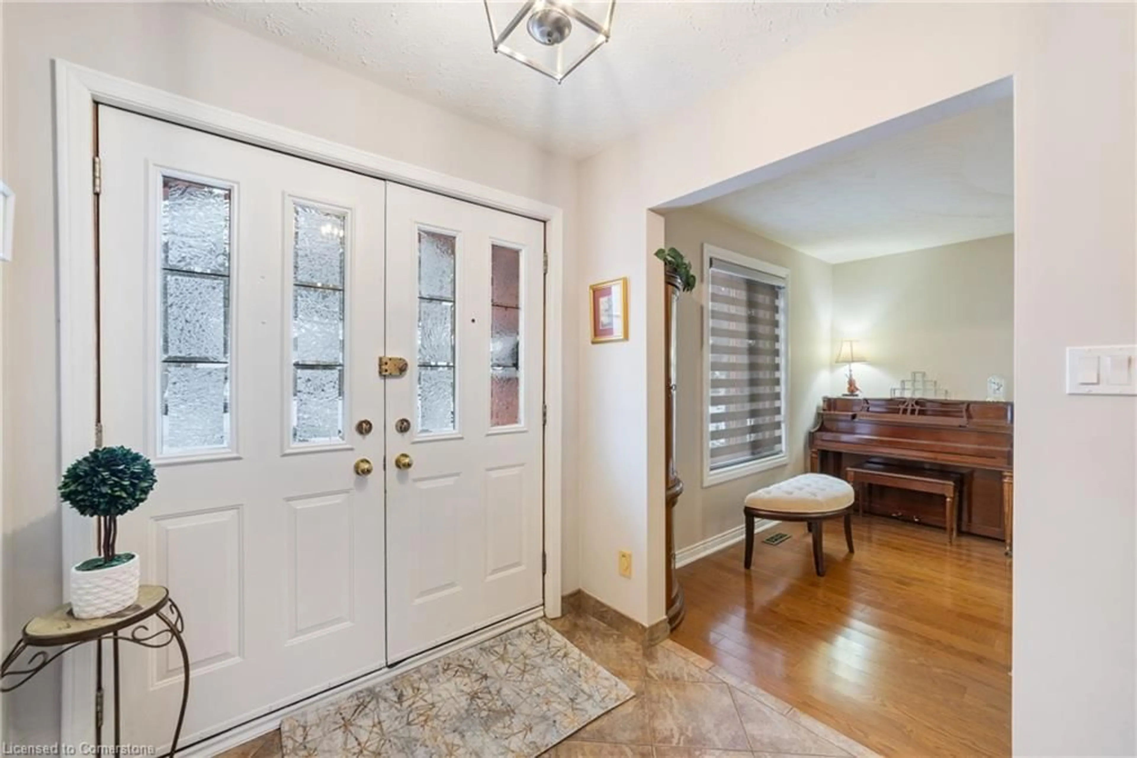 Indoor entryway for 274 Lloyminn Ave, Ancaster Ontario L9G 1J1