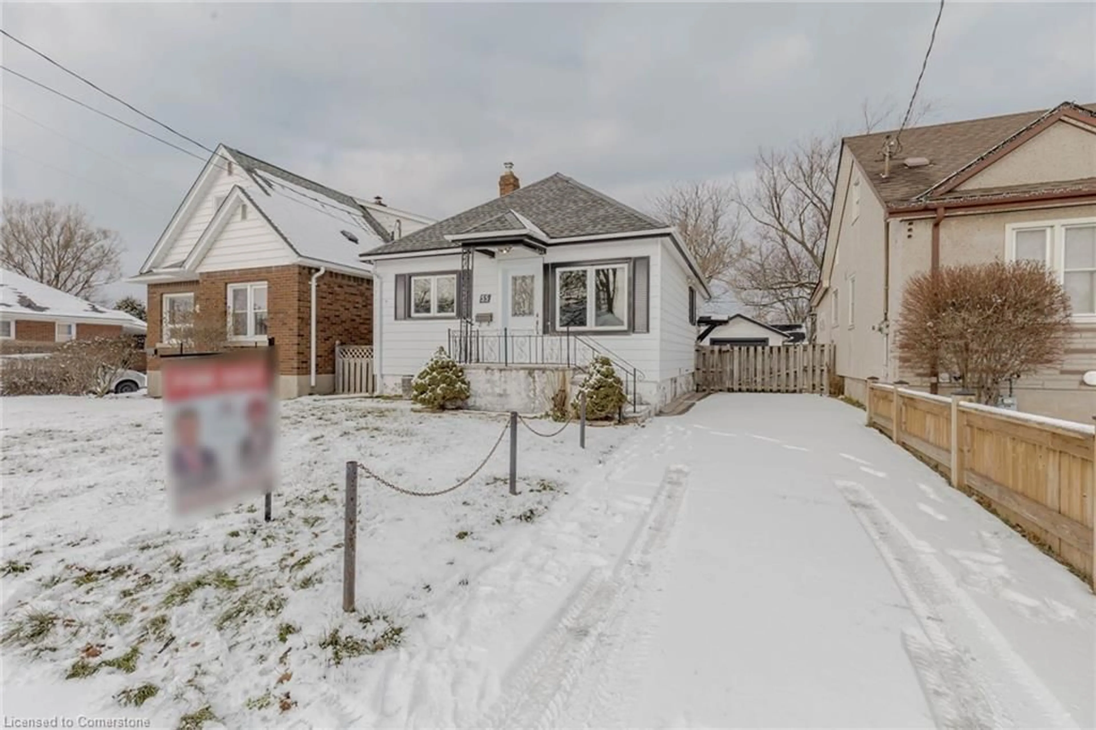 A pic from outside/outdoor area/front of a property/back of a property/a pic from drone, street for 55 Hamilton St, St. Catharines Ontario L2S 1K8