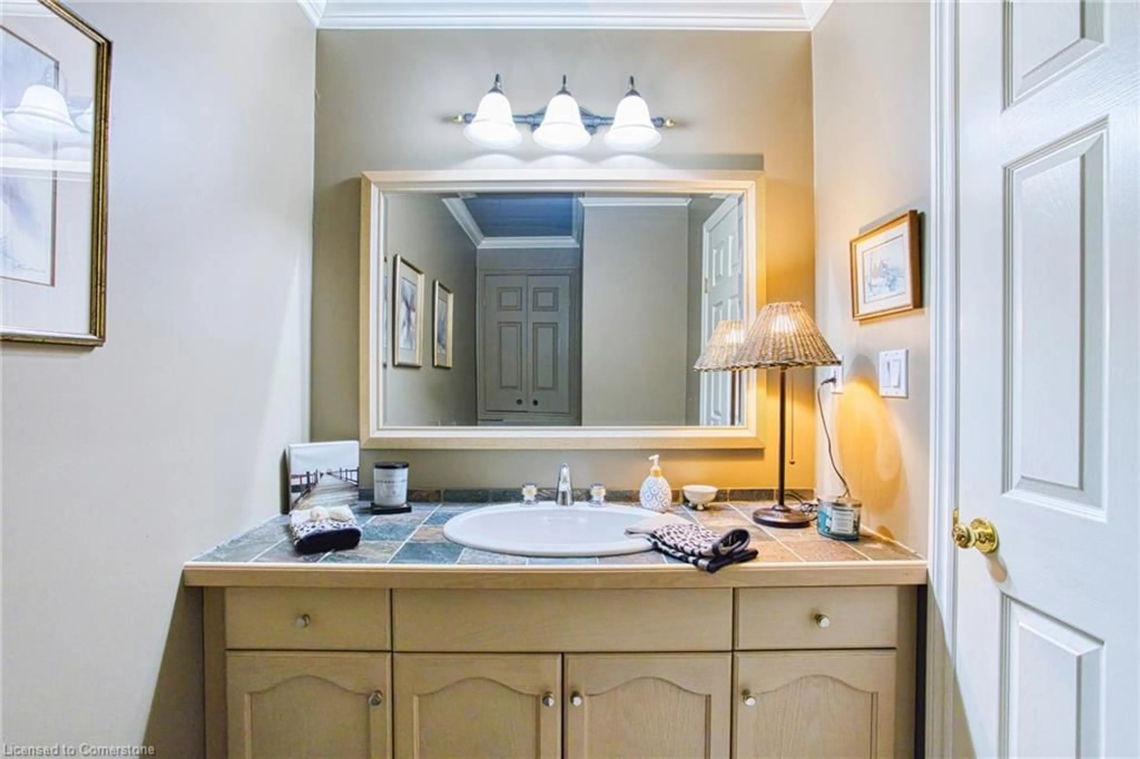 Standard bathroom, ceramic/tile floor for 77 Erion Rd #1, St. Catharines Ontario L2W 1B4
