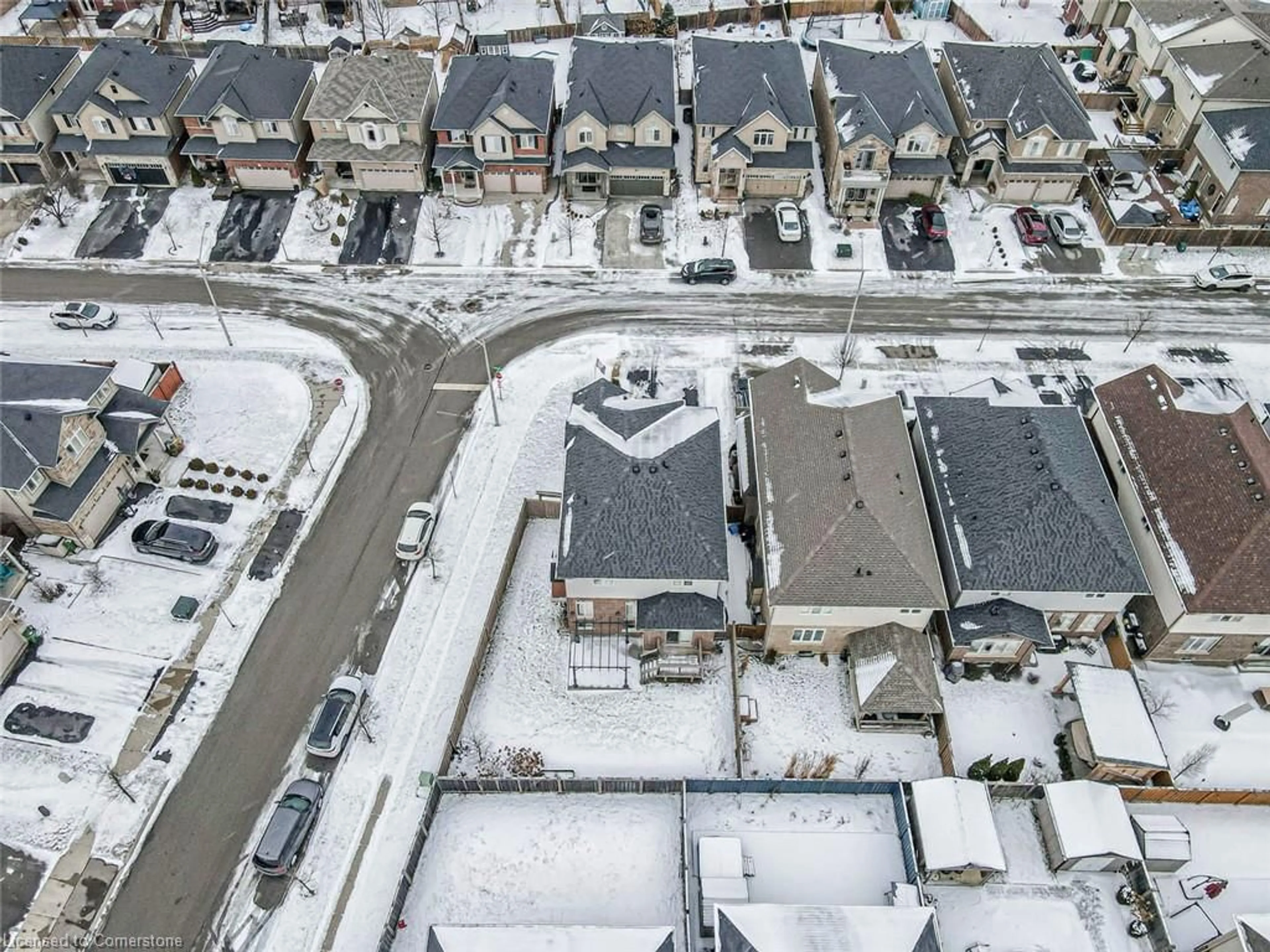 A pic from outside/outdoor area/front of a property/back of a property/a pic from drone, street for 26 Winslow Way, Stoney Creek Ontario L8J 0G9