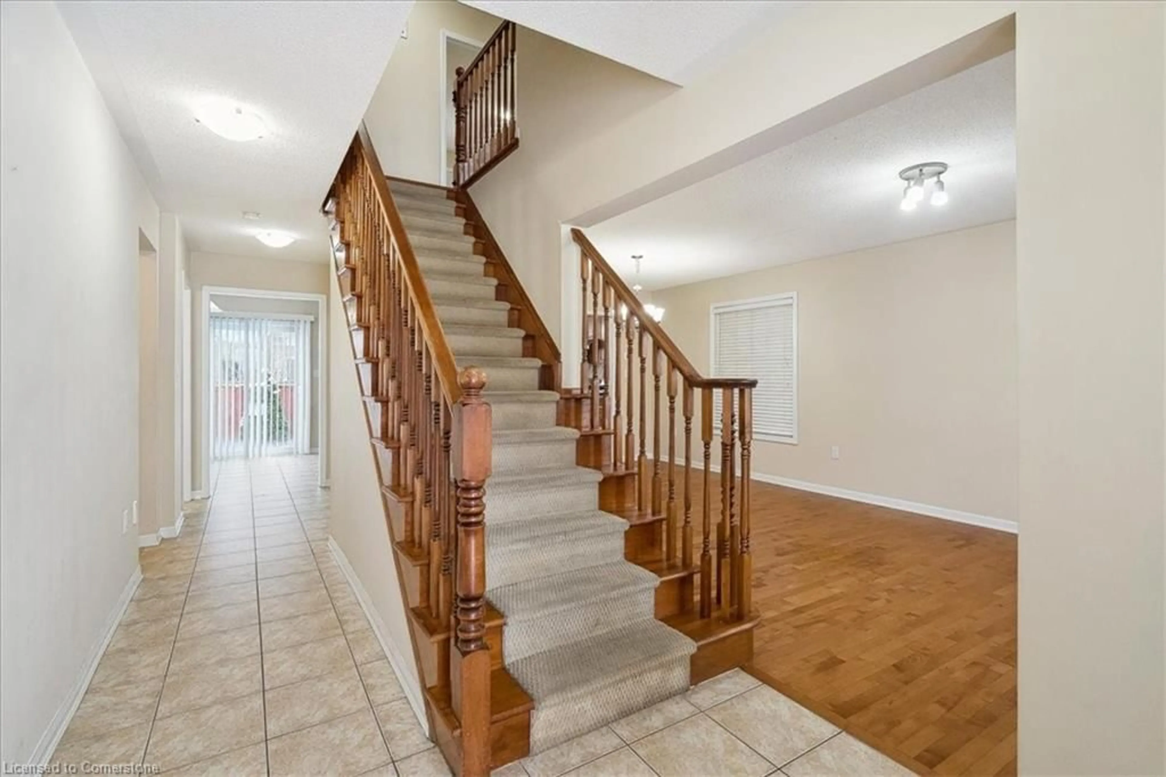 Indoor foyer for 820 Speck Cross, Milton Ontario L9T 0G6