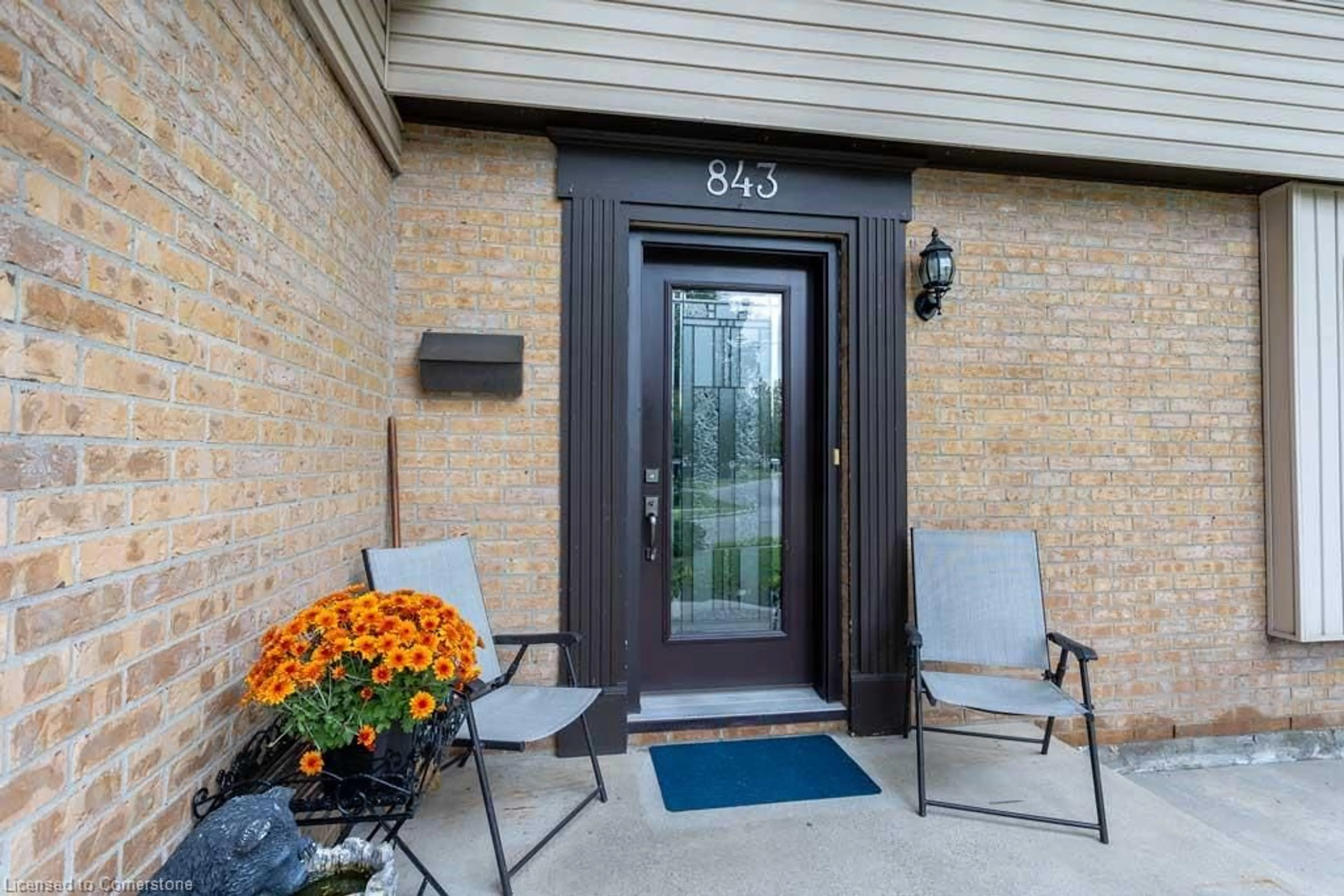 Indoor entryway for 843 Warwick St, Woodstock Ontario N4S 4R5