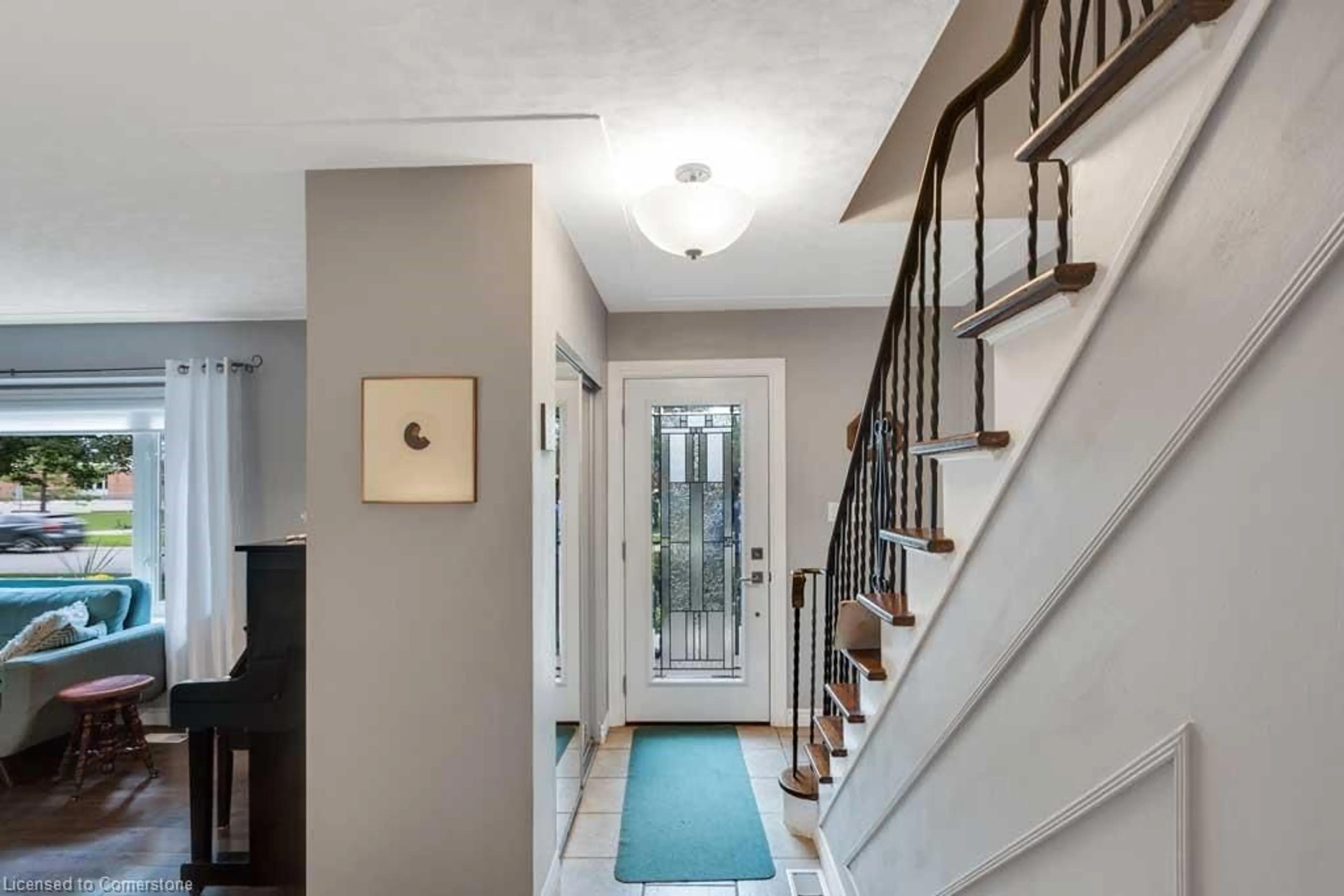 Indoor entryway for 843 Warwick St, Woodstock Ontario N4S 4R5