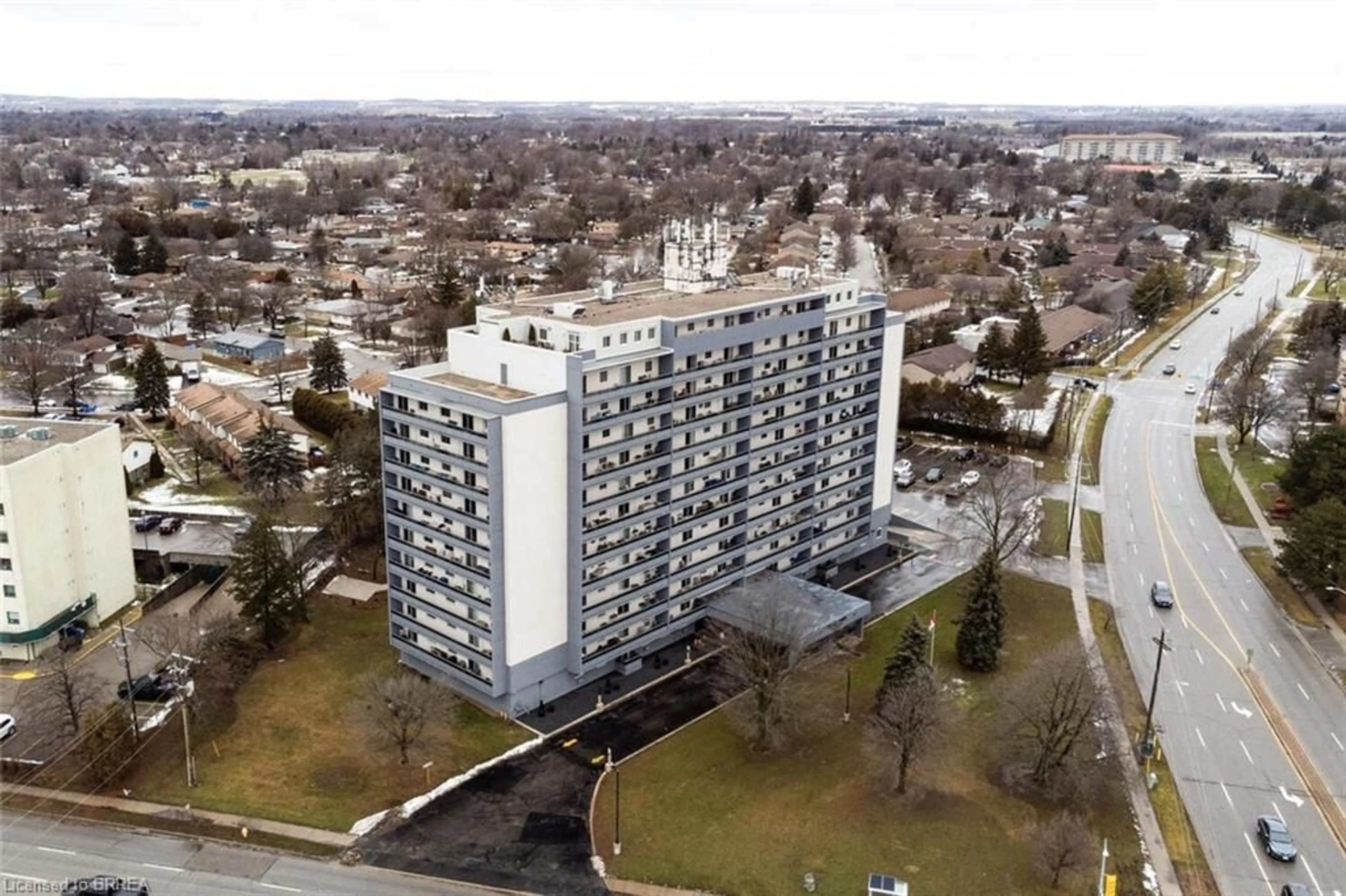 A pic from outside/outdoor area/front of a property/back of a property/a pic from drone, unknown for 640 West St #503, Brantford Ontario N3R 6M3