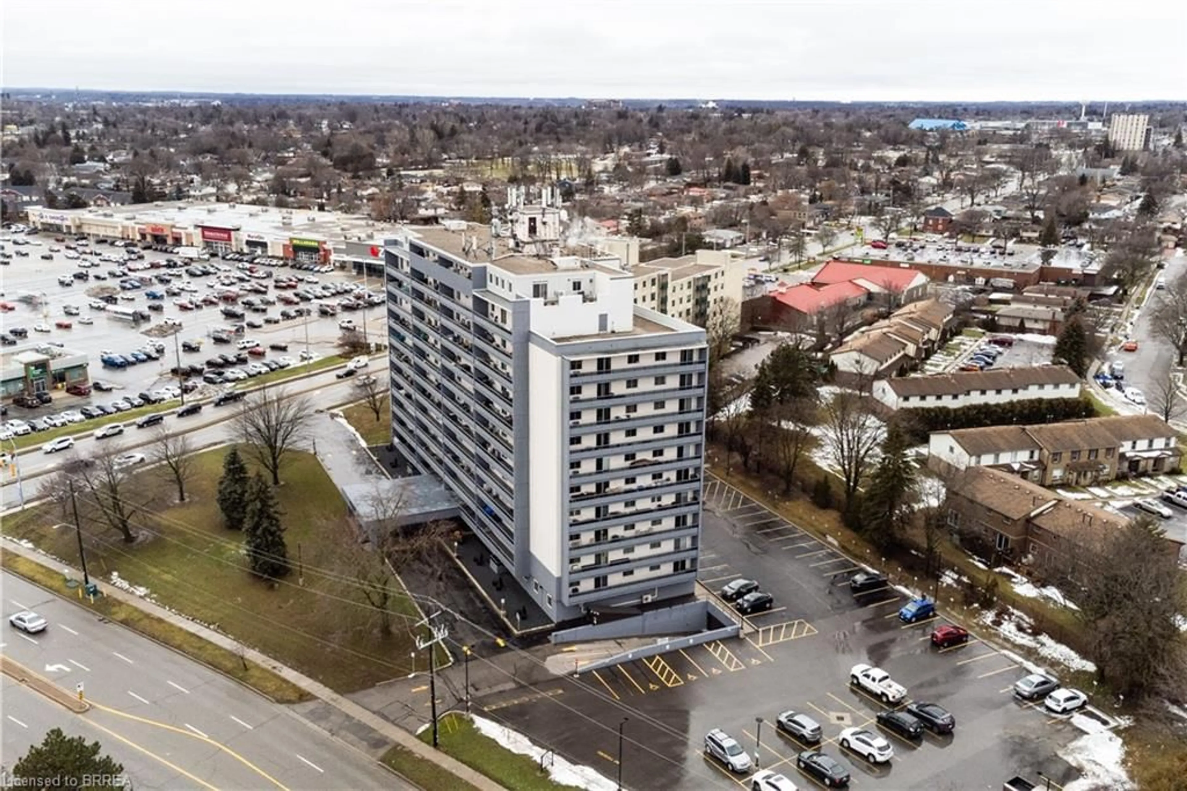 A pic from outside/outdoor area/front of a property/back of a property/a pic from drone, building for 640 West St #503, Brantford Ontario N3R 6M3