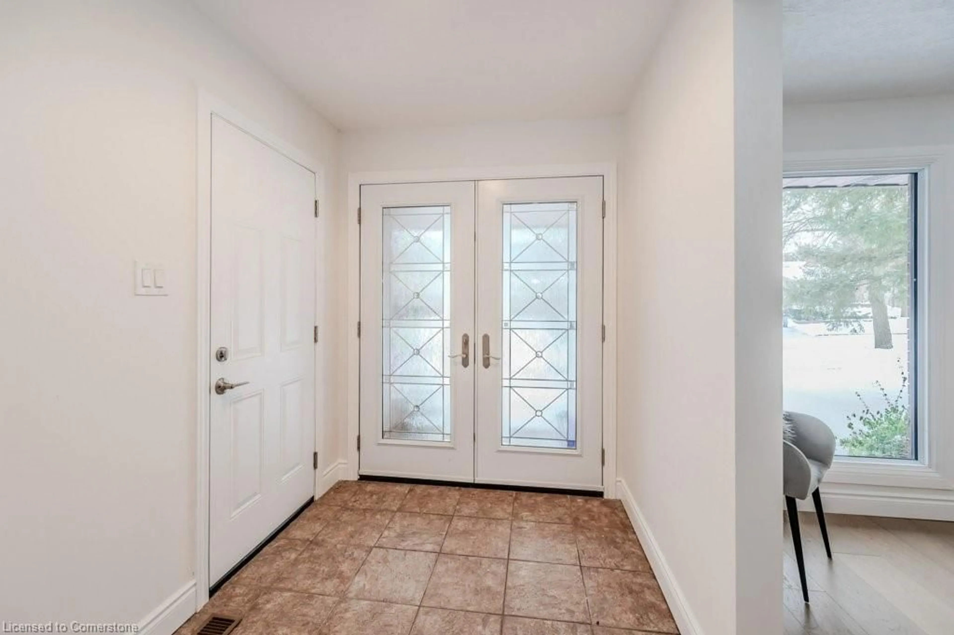 Indoor entryway for 203 Farrier Dr, Kitchener Ontario N2P 1J1