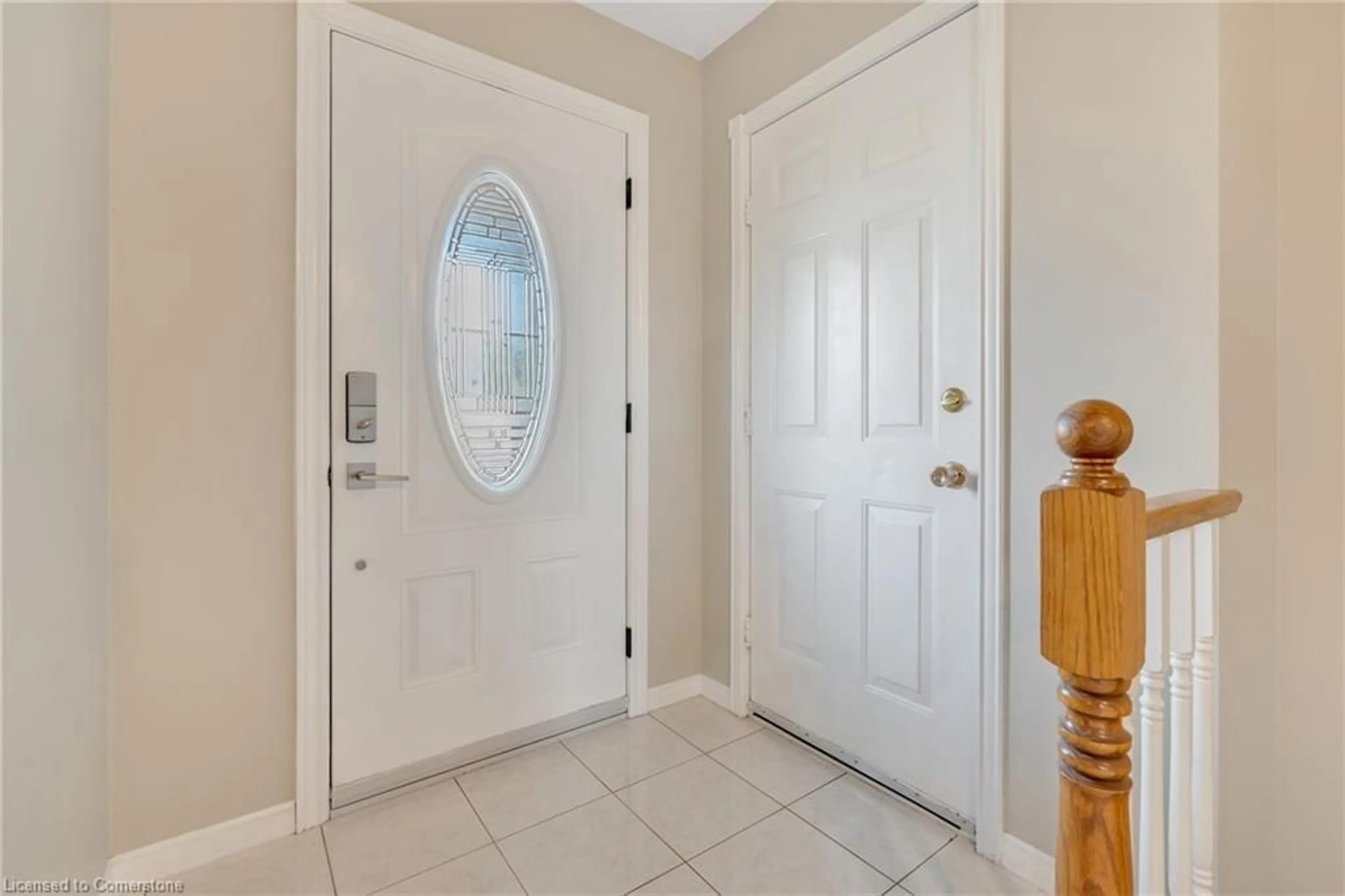 Indoor entryway for 95 First Rd, Stoney Creek Ontario L8J 2S4