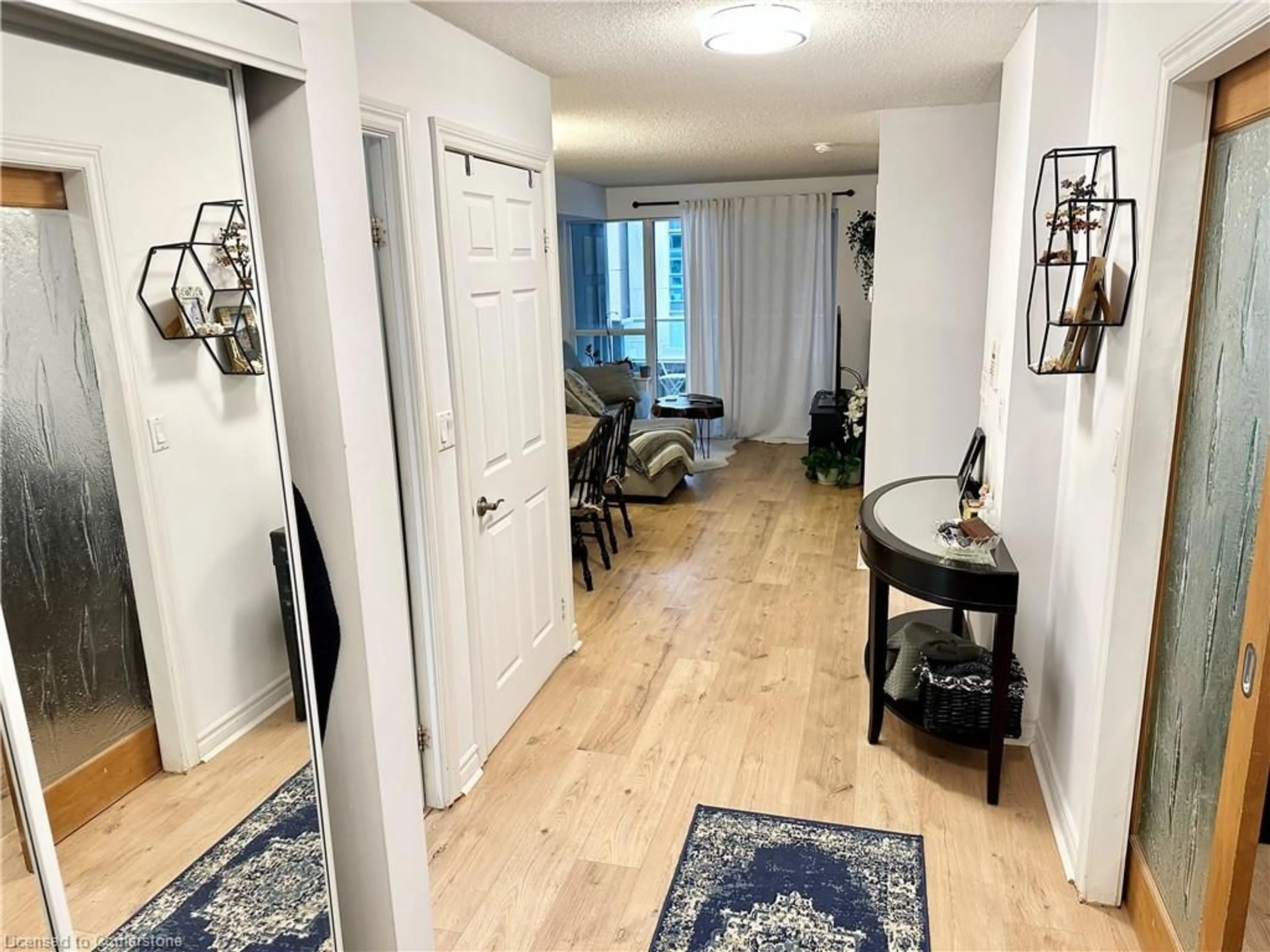 Indoor entryway for 270 Wellington St #409, Toronto Ontario M5V 3P5