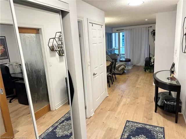 270 Wellington St #409, Toronto 4