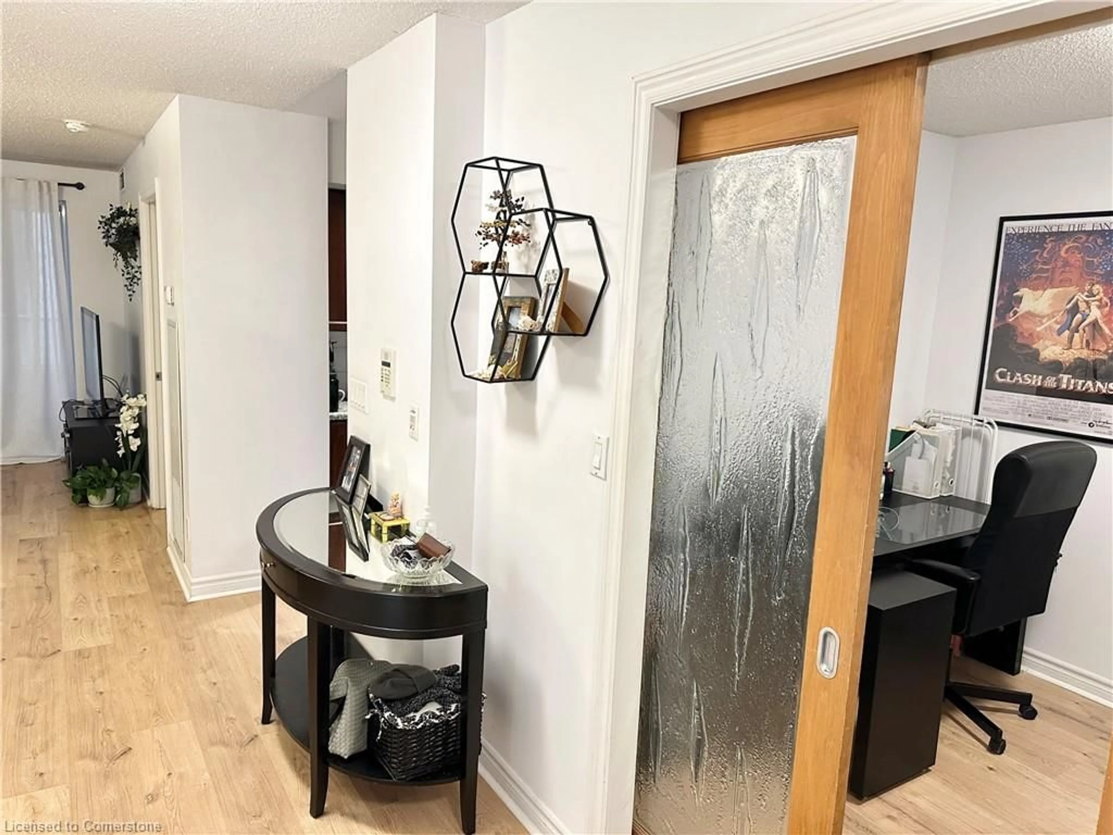 Indoor entryway for 270 Wellington St #409, Toronto Ontario M5V 3P5