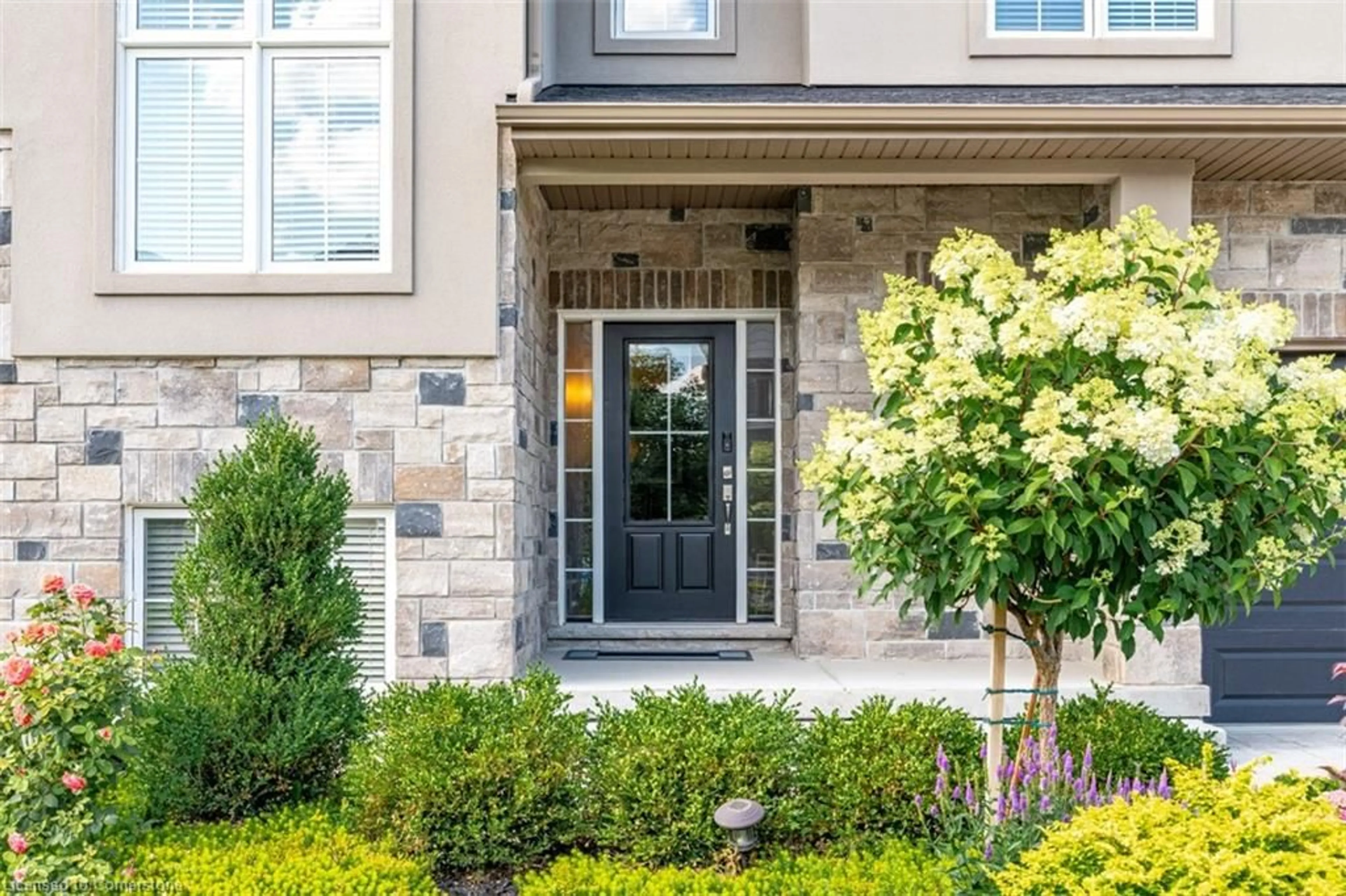Indoor entryway for 7231 Lionshead Ave #30, Niagara Falls Ontario L2G 0A6