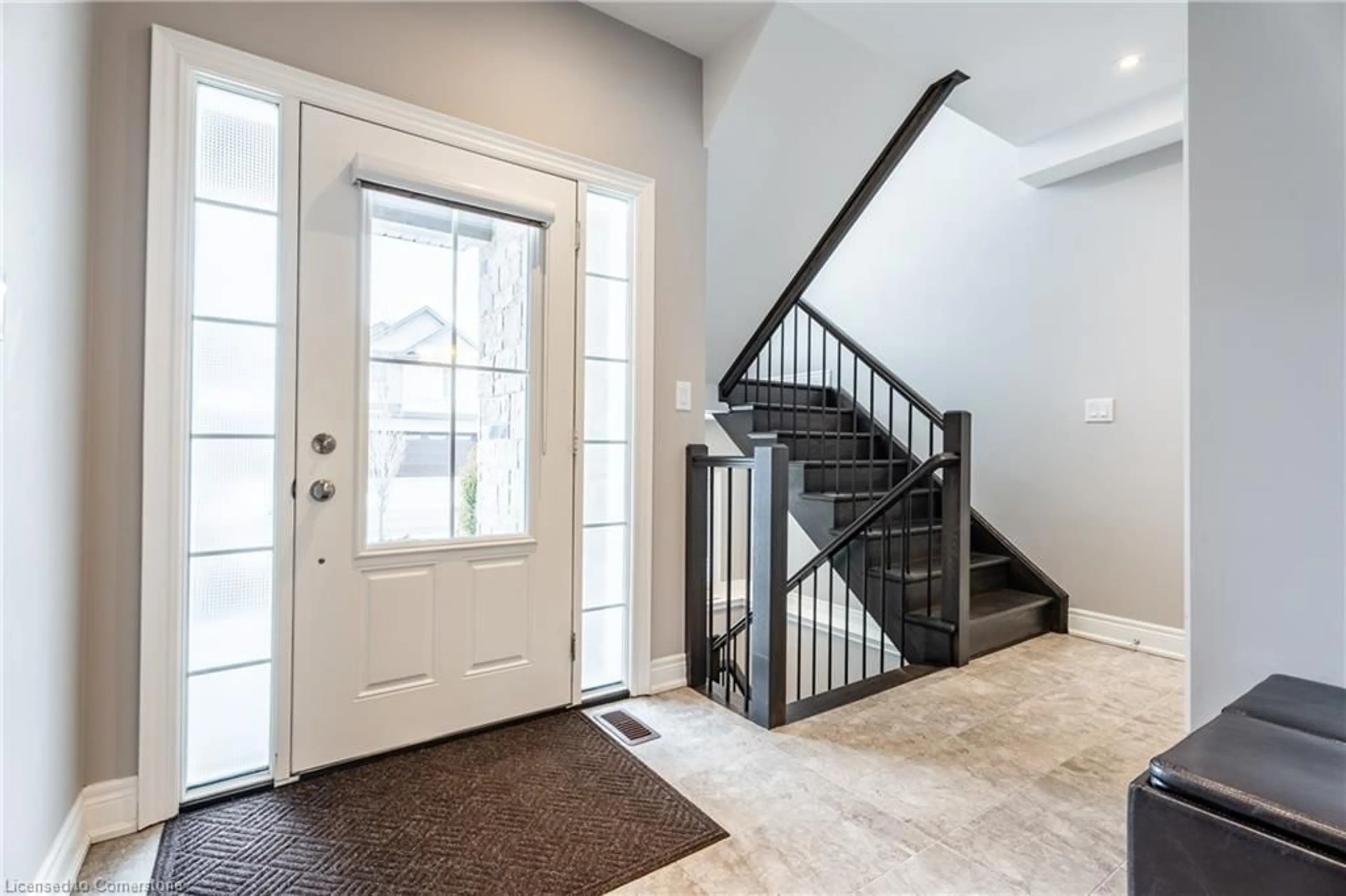 Indoor entryway for 7231 Lionshead Ave #30, Niagara Falls Ontario L2G 0A6