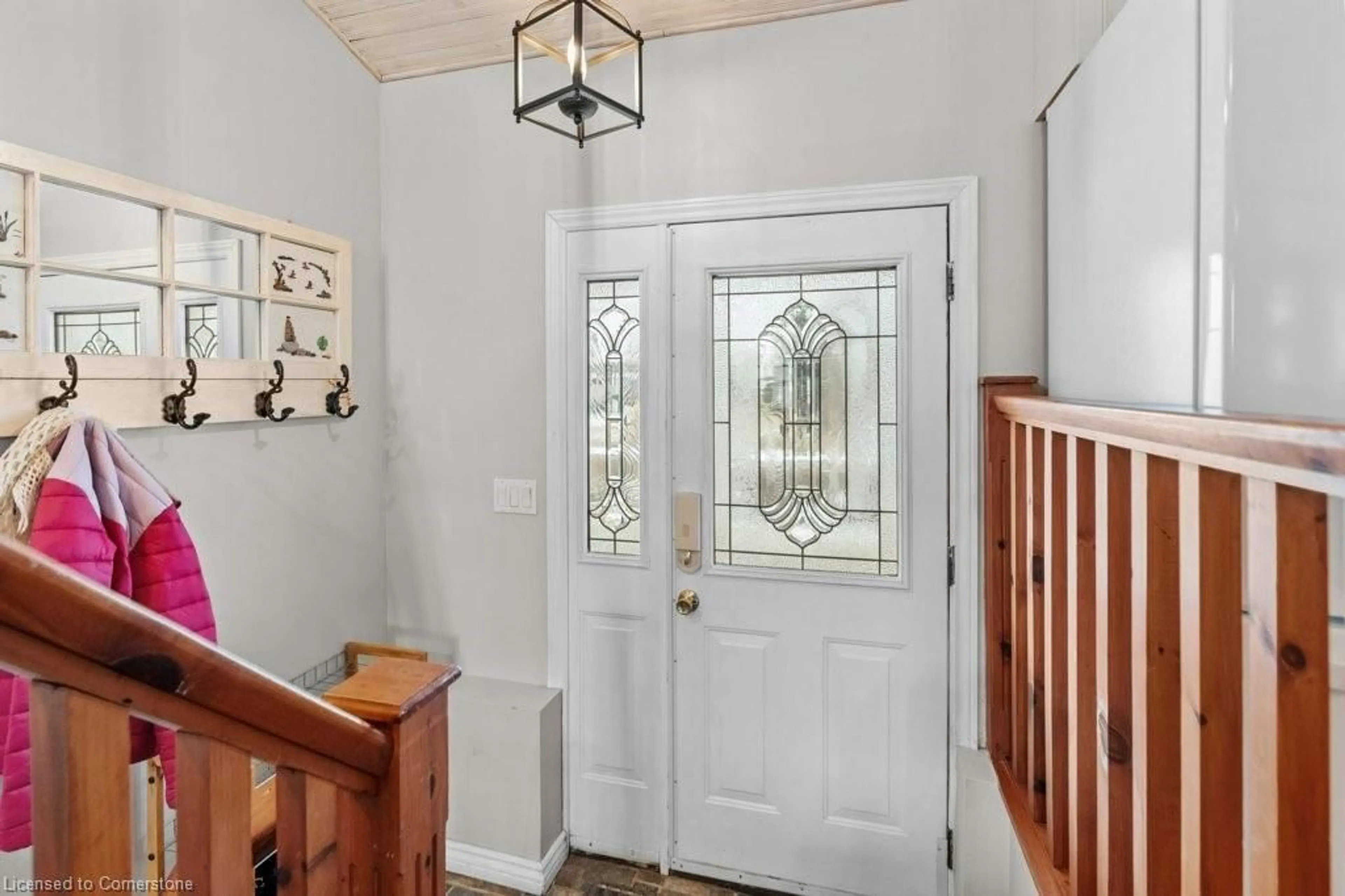 Indoor entryway for 68 Wilcox Dr Dr, Selkirk Ontario N0A 1P0