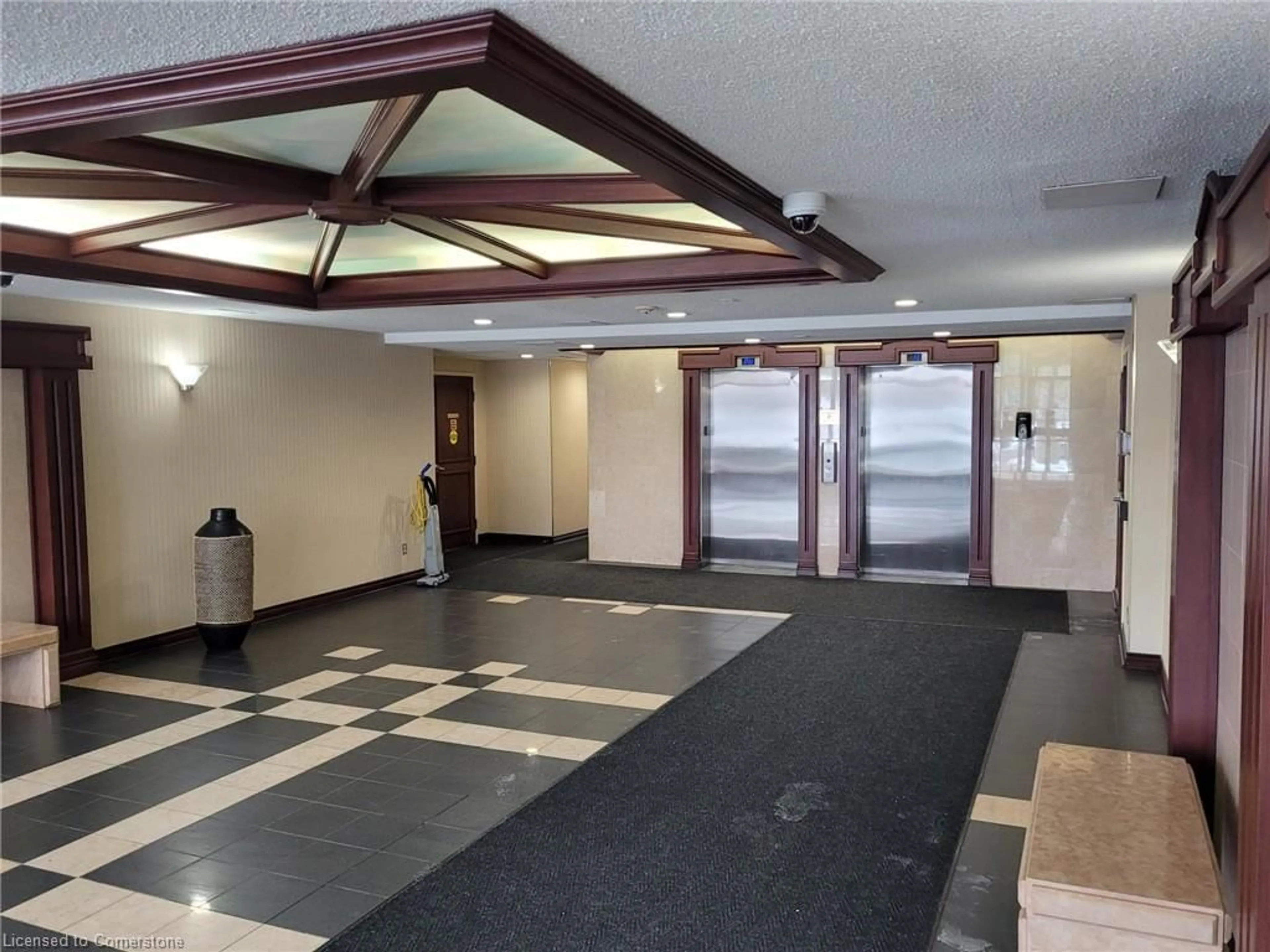 Lobby for 495 Highway 8 #404, Stoney Creek Ontario L8G 5E1