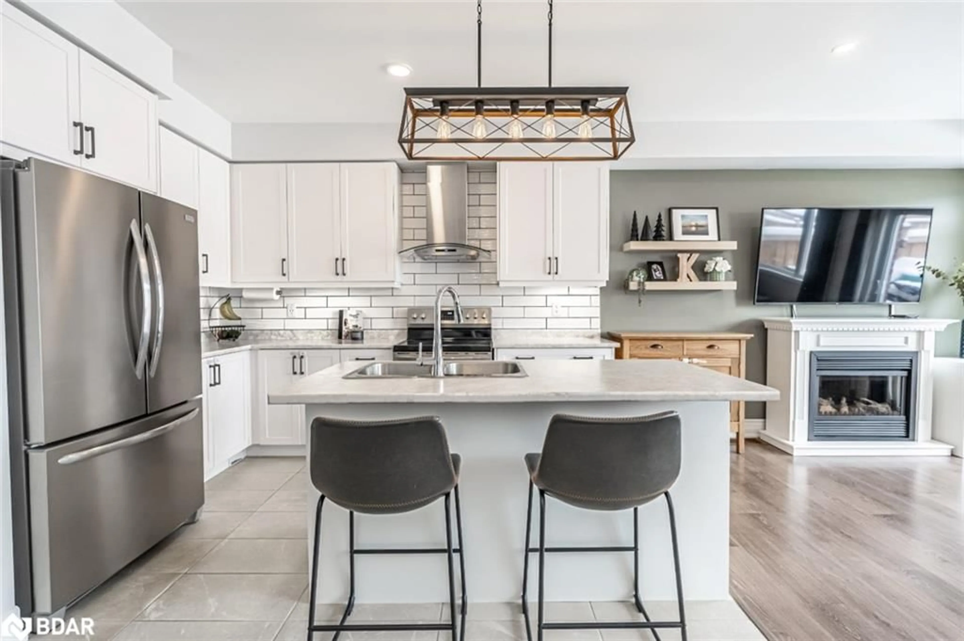 Contemporary kitchen, ceramic/tile floor for 49 Morris Dr, Angus Ontario L3W 0M5