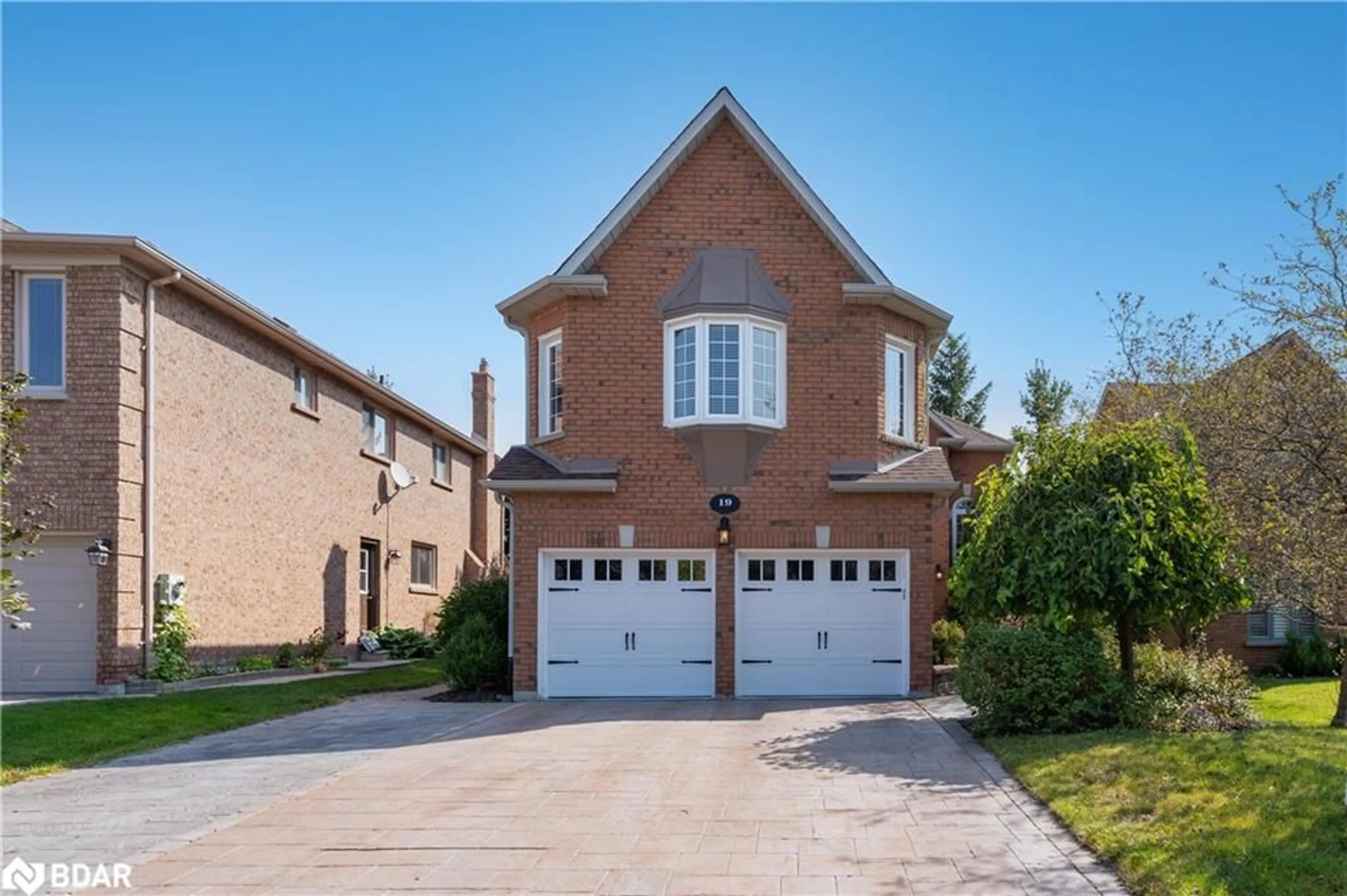 Home with brick exterior material, street for 19 Grand Forest Dr, Barrie Ontario L4N 7E7