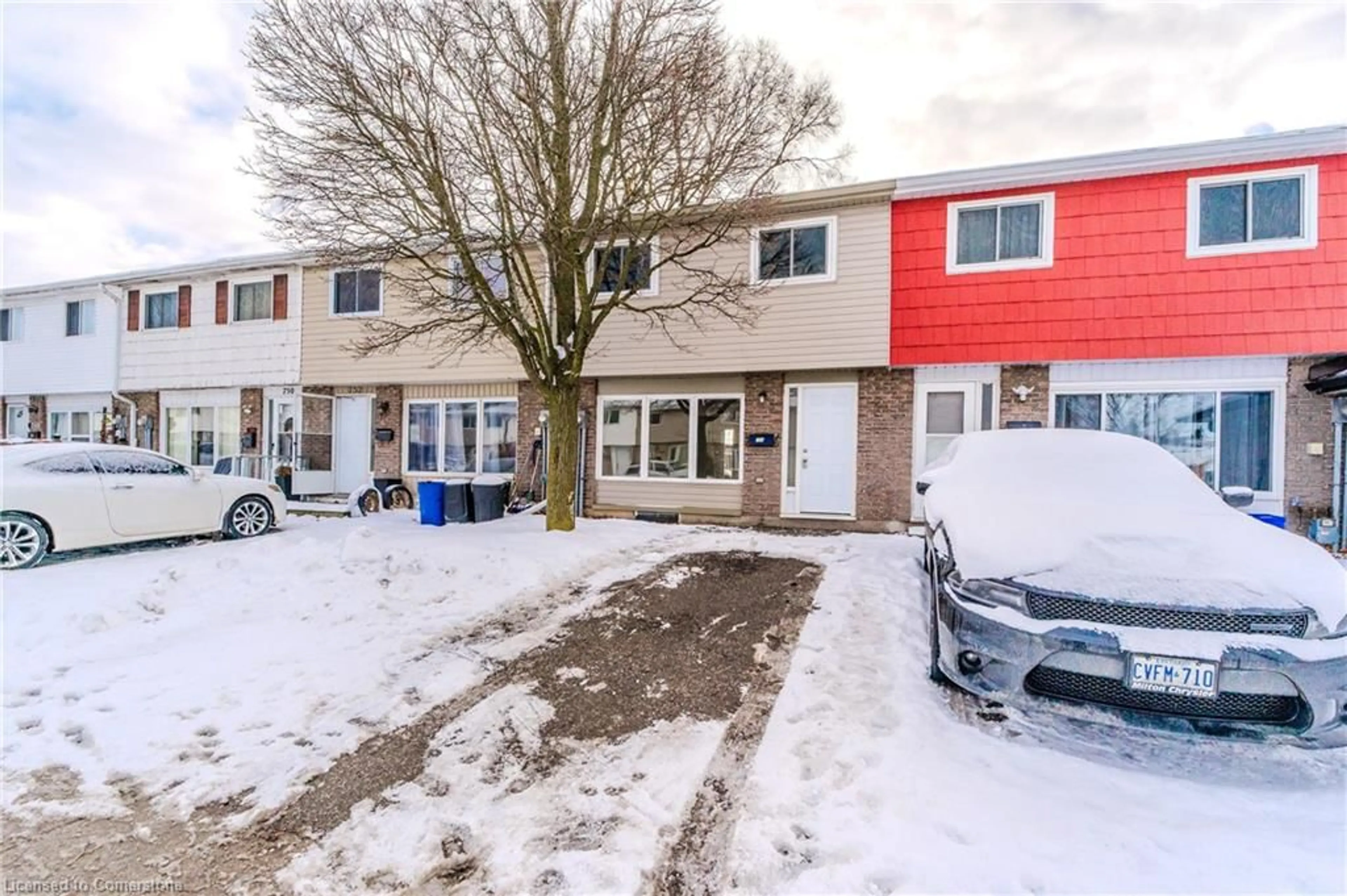 A pic from outside/outdoor area/front of a property/back of a property/a pic from drone, street for 754 Parkview Cres, Cambridge Ontario N3H 4X8