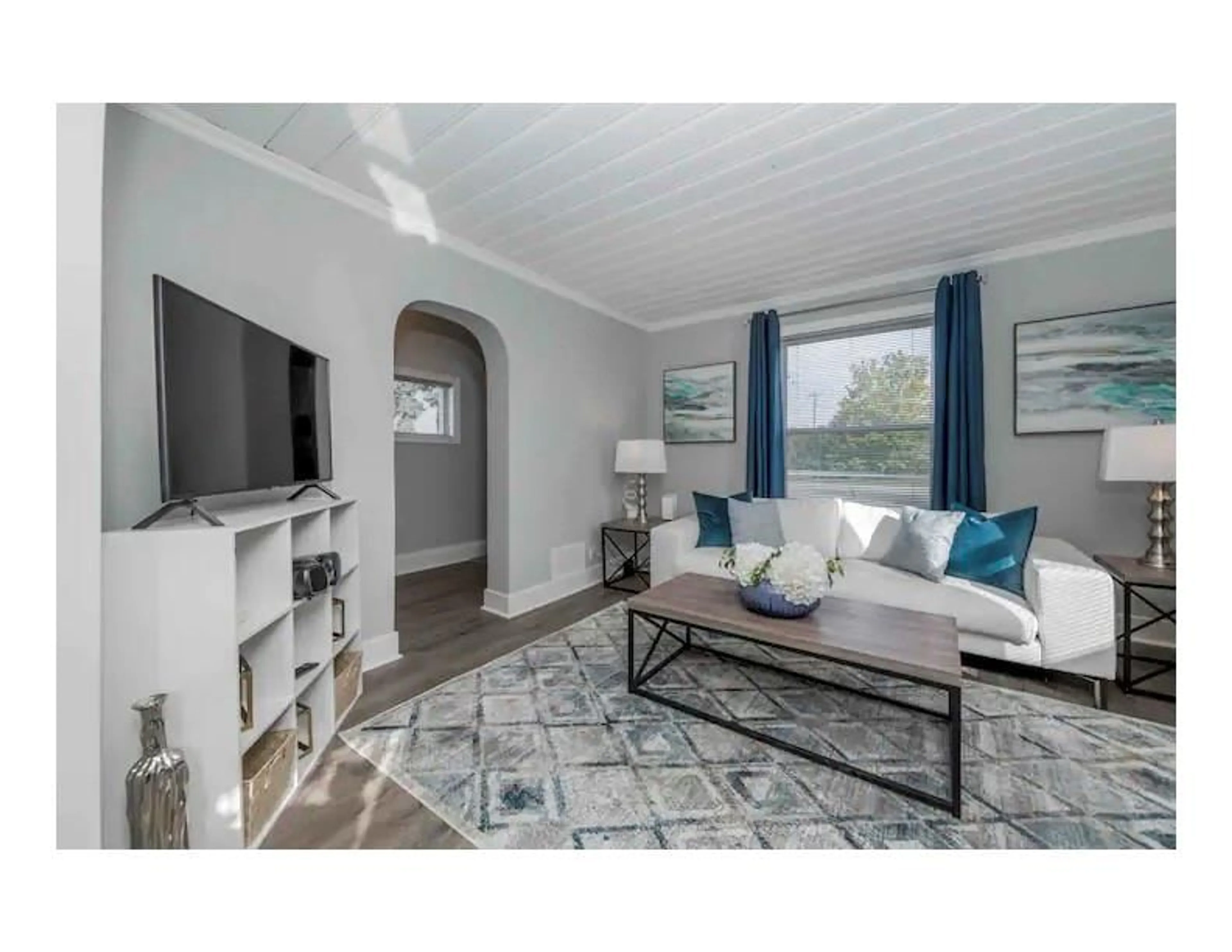 Living room with furniture, wood/laminate floor for 245 Atherley Rd, Orillia Ontario L3V 1N7