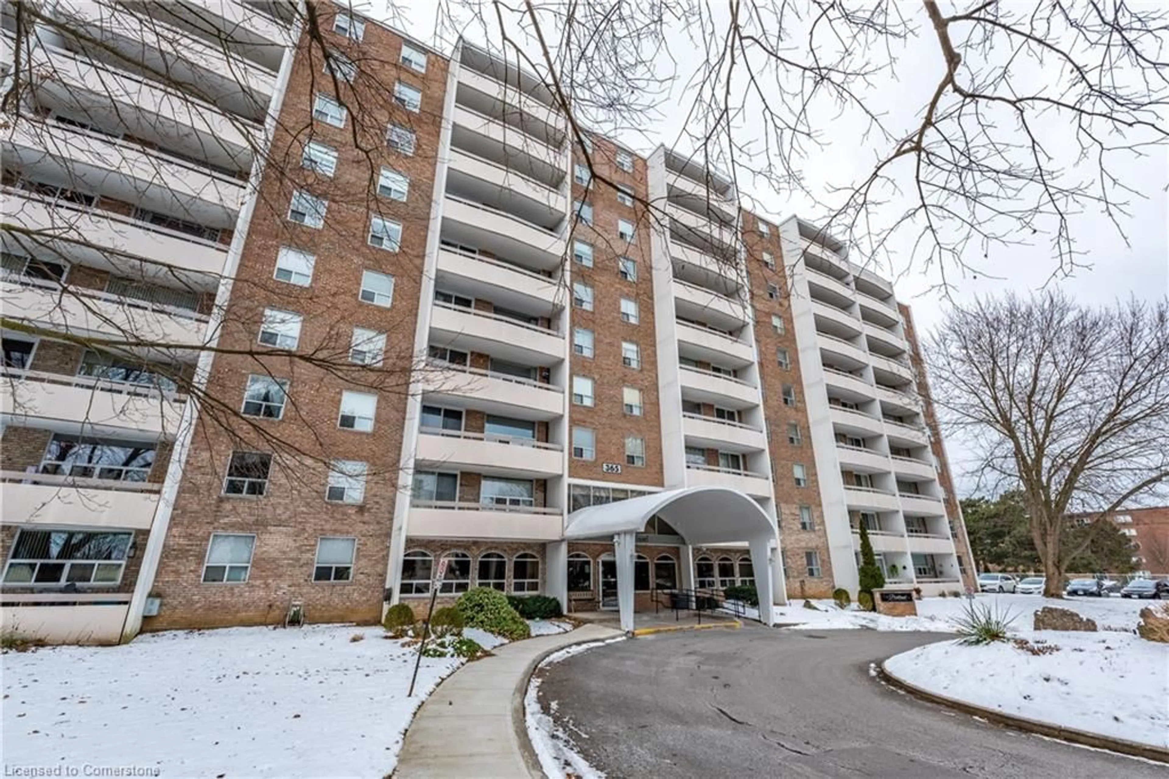 Indoor foyer for 365 Geneva St #602, St. Catharines Ontario L2N 5S7