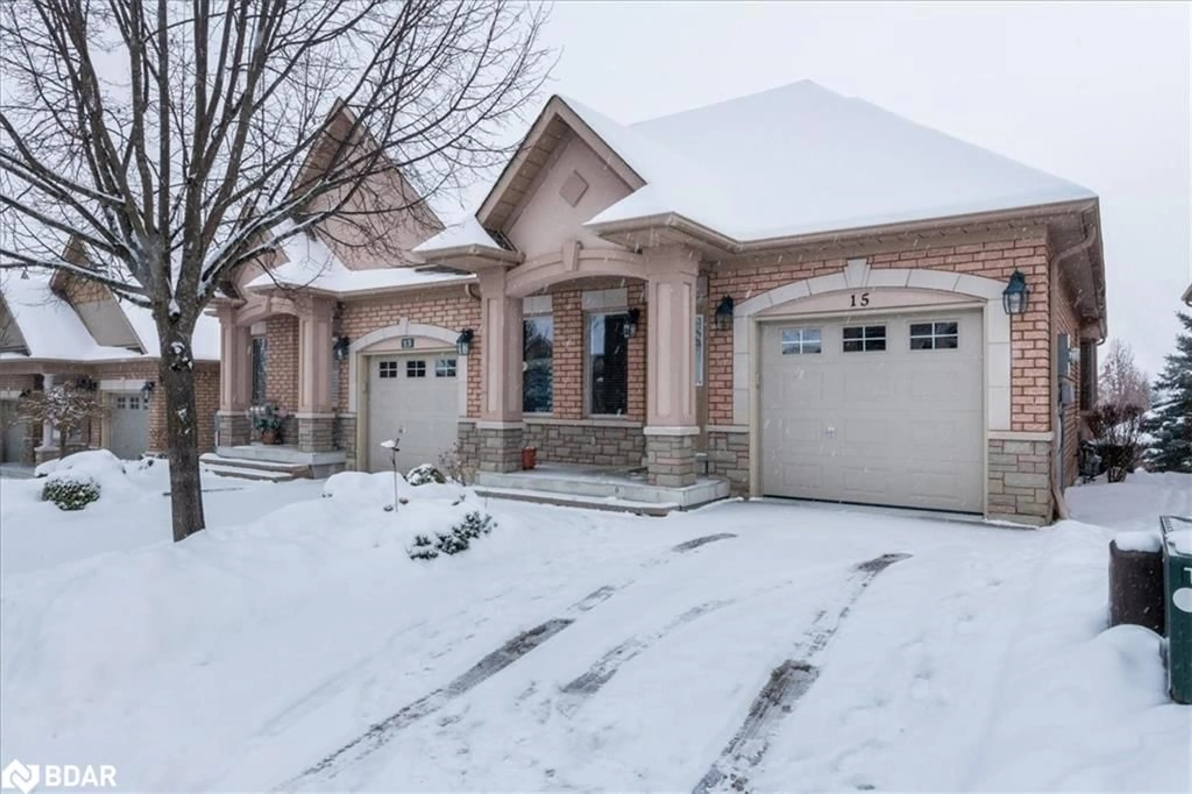 Home with brick exterior material, street for 15 Via Vistana Rd #8, Alliston Ontario L9R 0C5