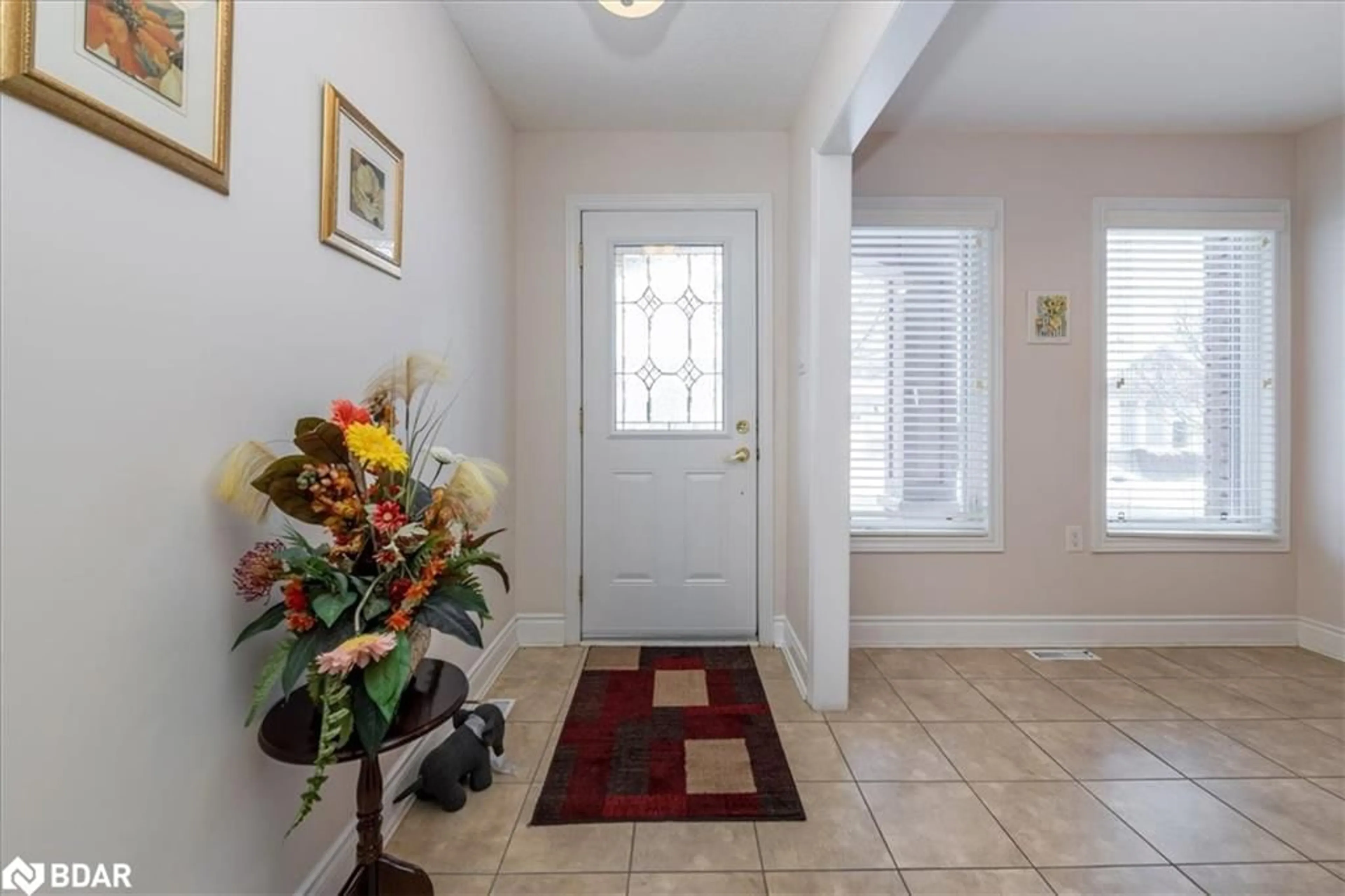 Indoor entryway for 15 Via Vistana Rd, Alliston Ontario L9R 0C5