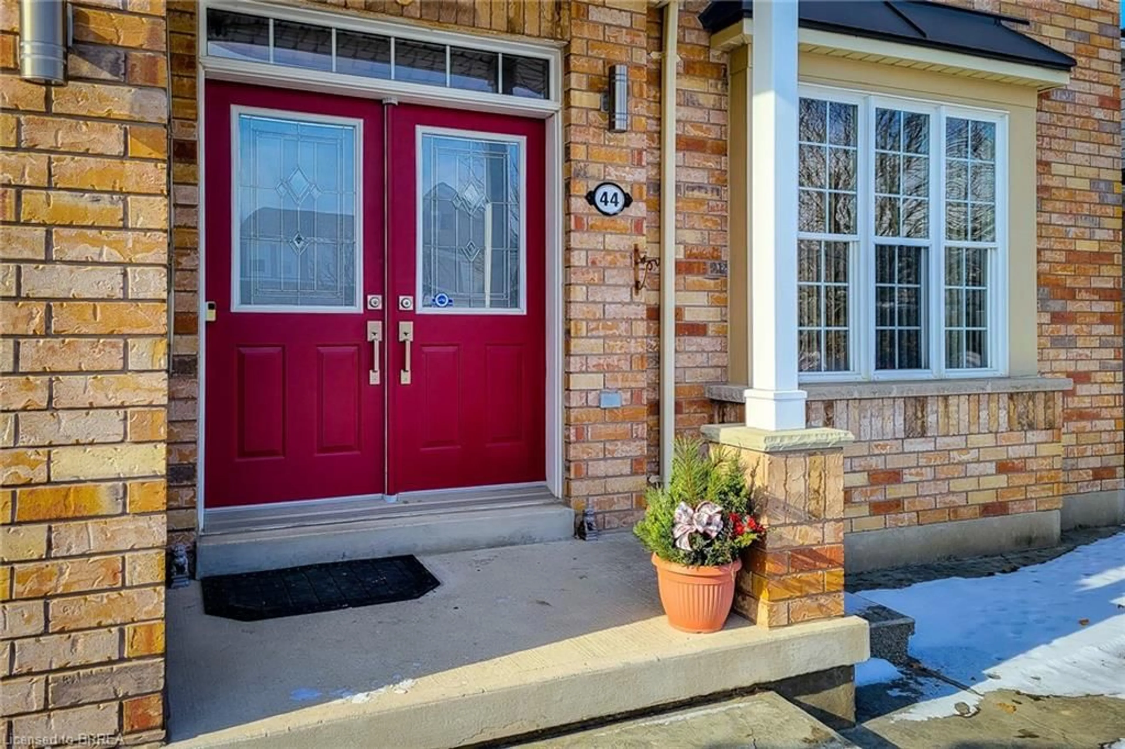 Indoor entryway for 44 Webb Ave, Brantford Ontario N3T 6S6