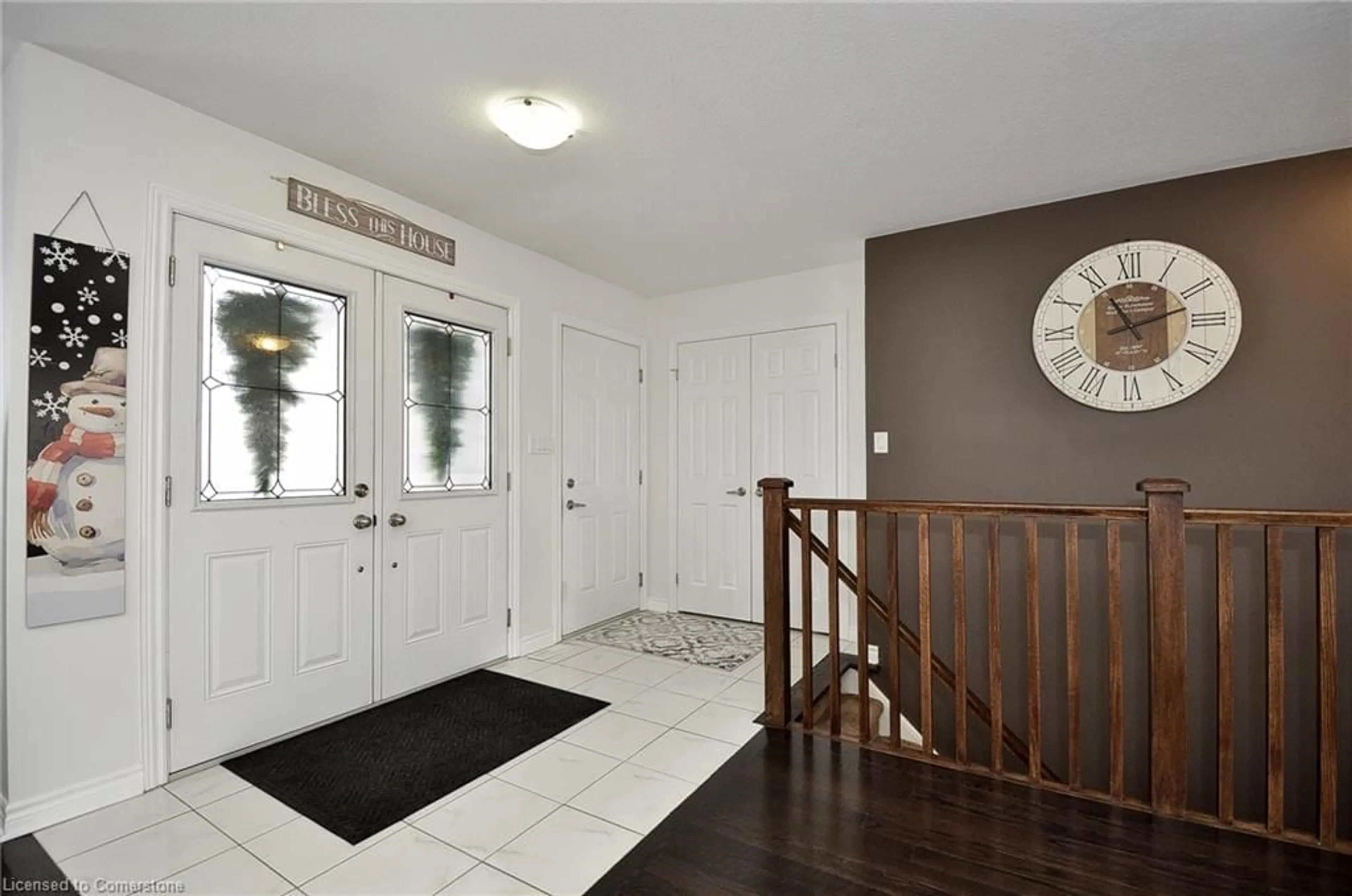 Indoor entryway for 29 Dennis Drive Dr, Norwich Ontario N0J 1P0