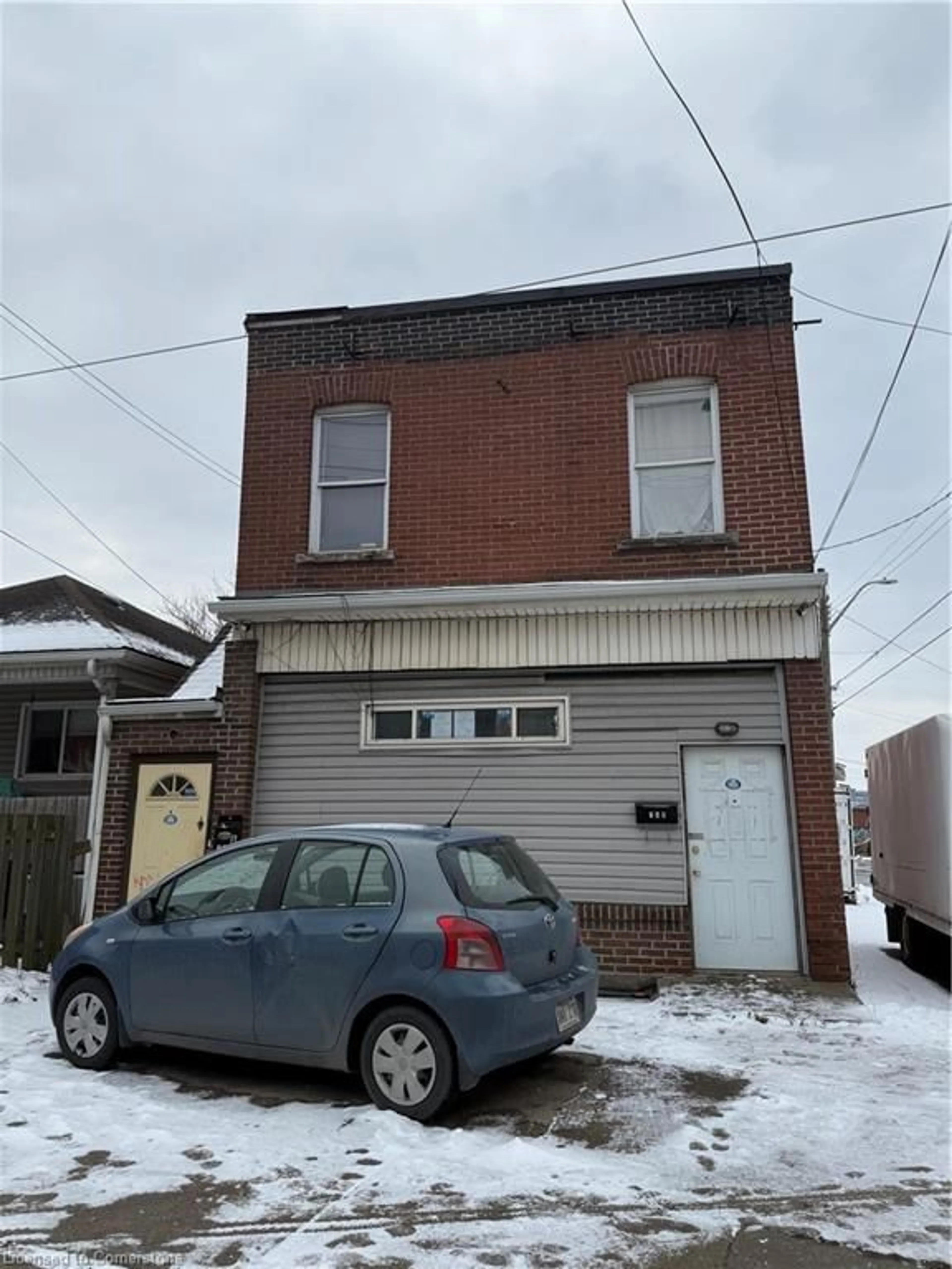 Home with brick exterior material, building for 140 Beach Rd, Hamilton Ontario L8L 4A3