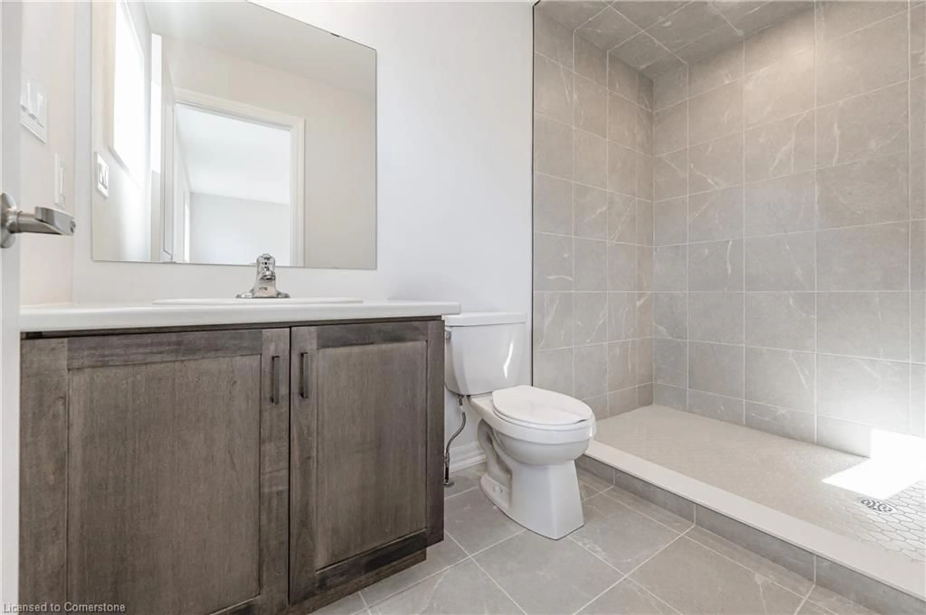 Standard bathroom, ceramic/tile floor for 6 Bromley Dr, St. Catharines Ontario L2M 0C9