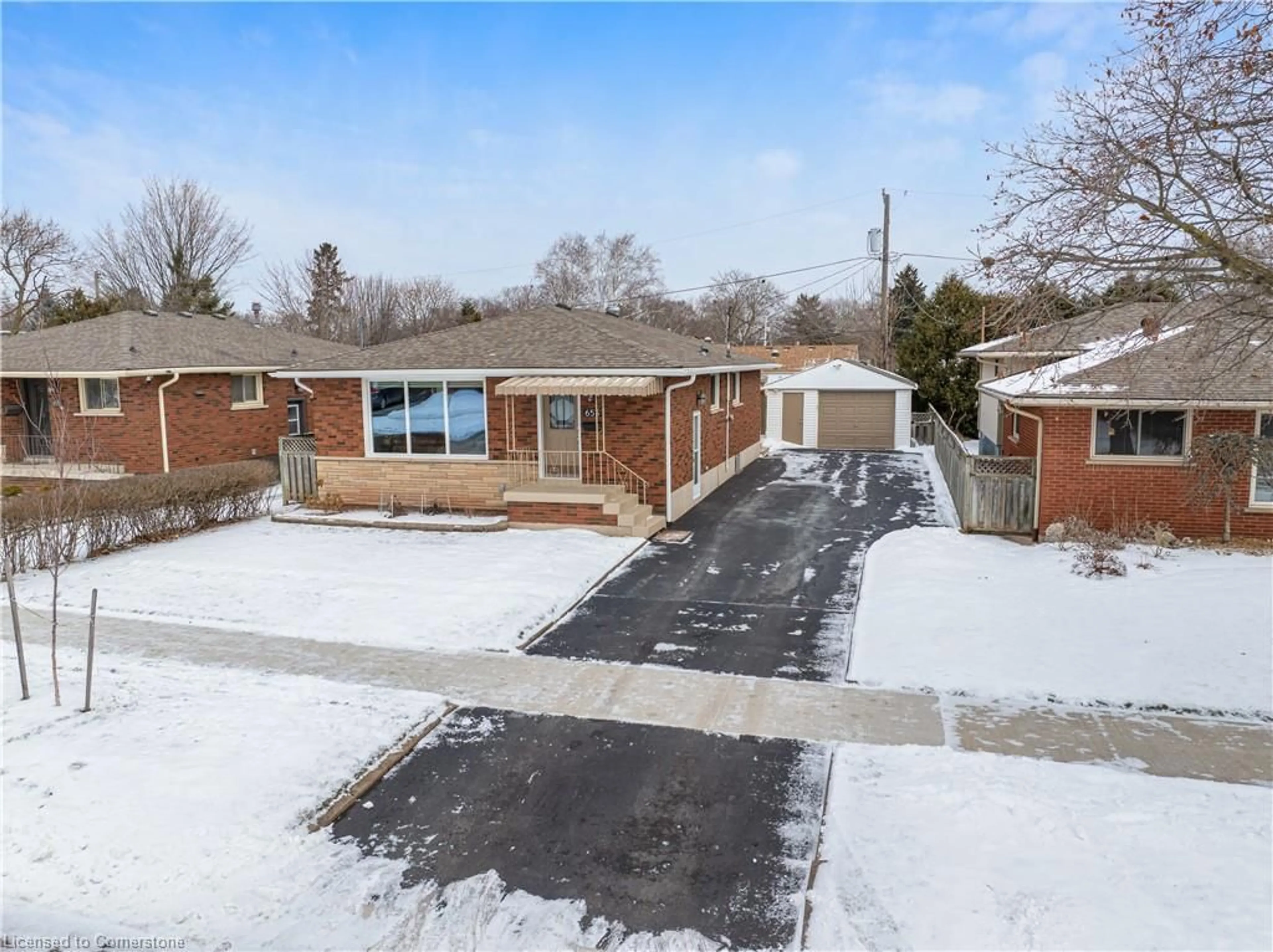 A pic from outside/outdoor area/front of a property/back of a property/a pic from drone, street for 653 Thornwood Ave, Burlington Ontario L7N 3B9