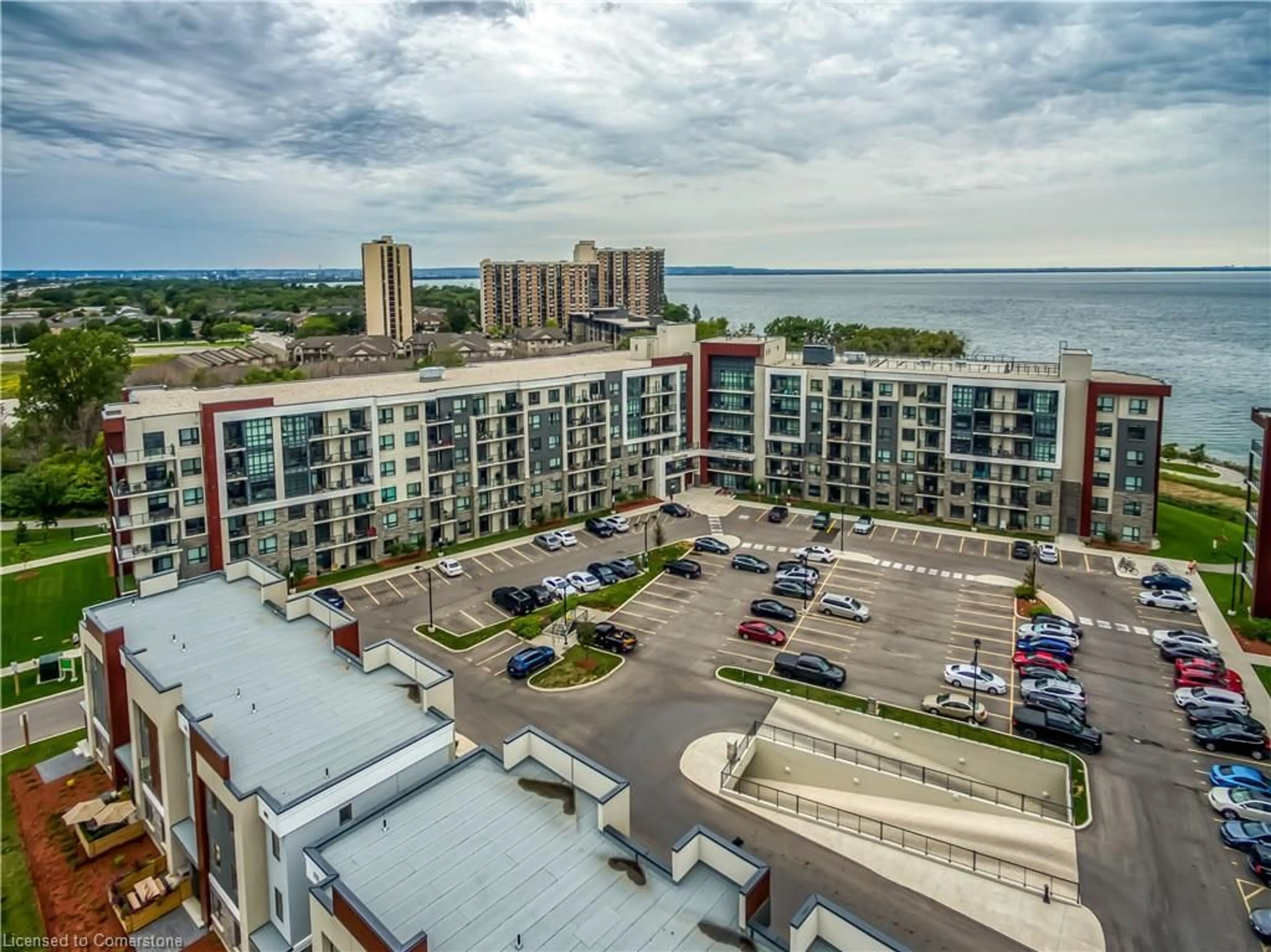 A pic from outside/outdoor area/front of a property/back of a property/a pic from drone, unknown for 125 Shoreview Pl #329, Stoney Creek Ontario L8E 6G4