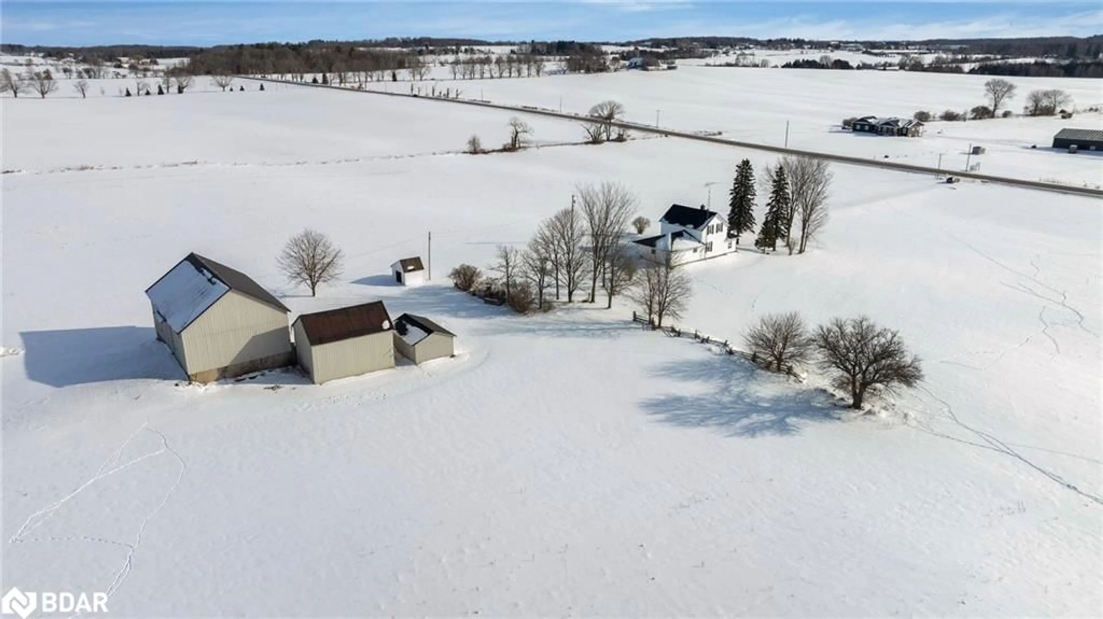 A pic from outside/outdoor area/front of a property/back of a property/a pic from drone, unknown for 2528 9th Line, Innisfil Ontario L9S 3Z7