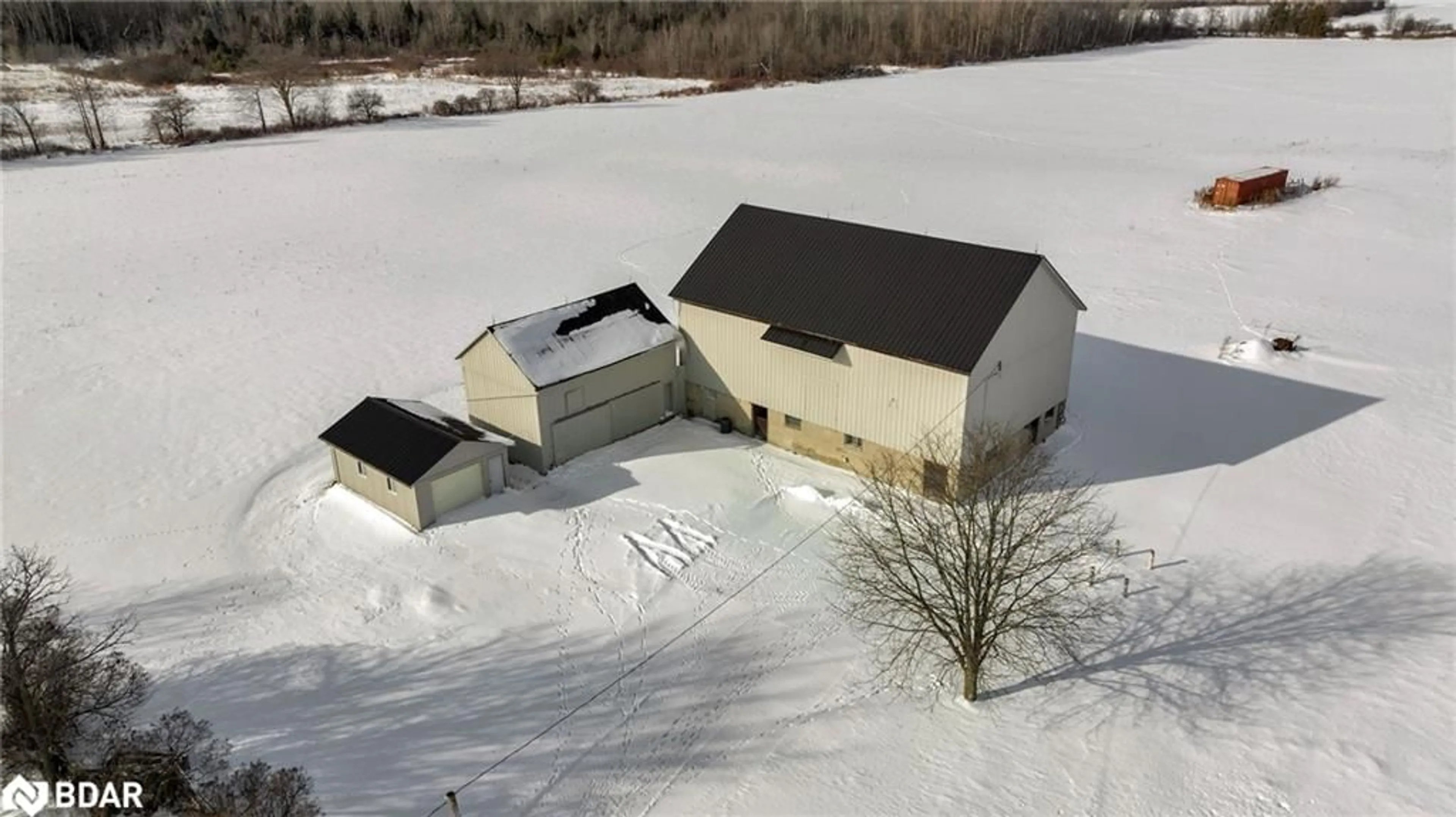 A pic from outside/outdoor area/front of a property/back of a property/a pic from drone, building for 2528 9th Line, Innisfil Ontario L9S 3Z7