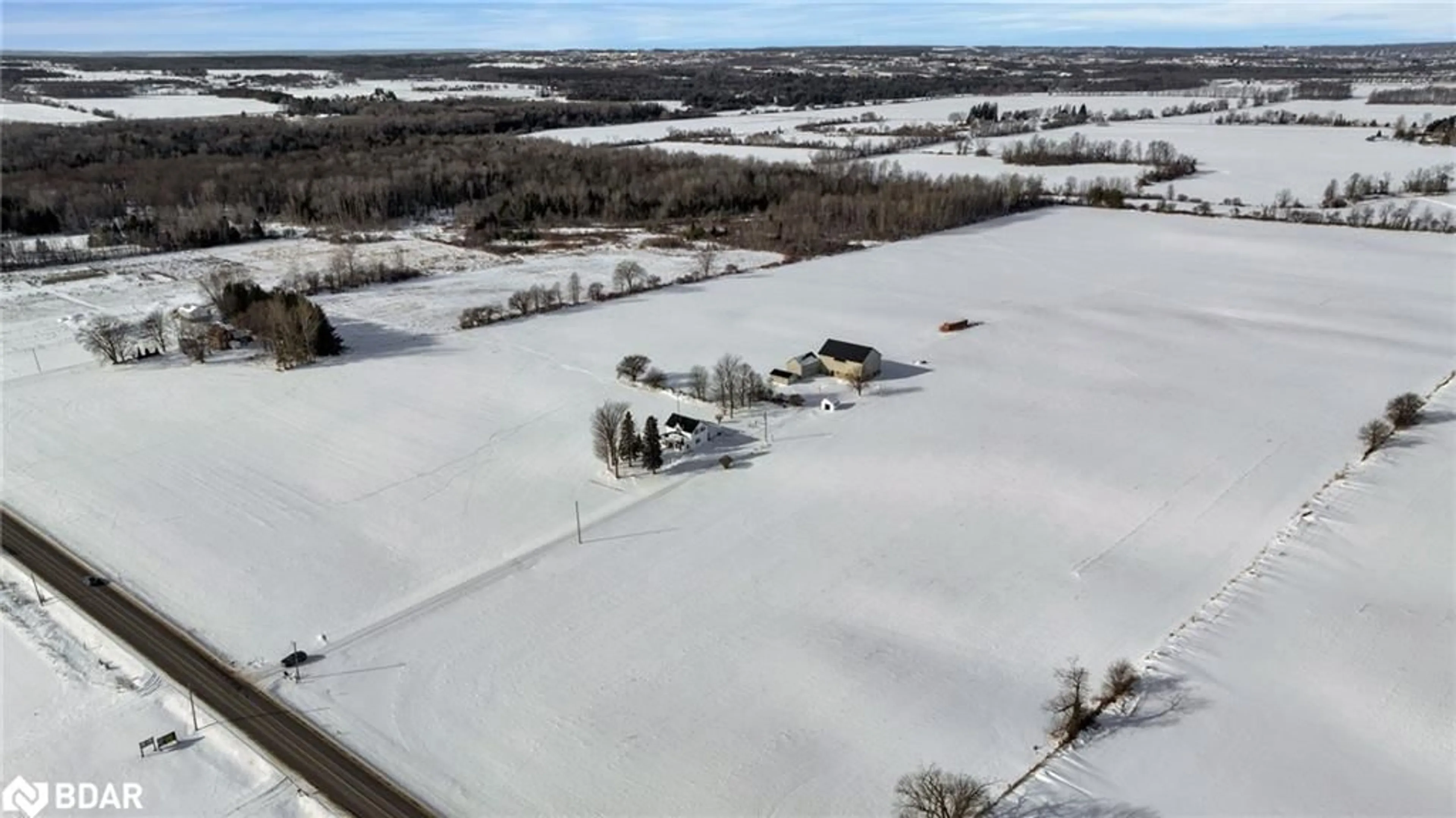 A pic from outside/outdoor area/front of a property/back of a property/a pic from drone, unknown for 2528 9th Line, Innisfil Ontario L9S 3Z7