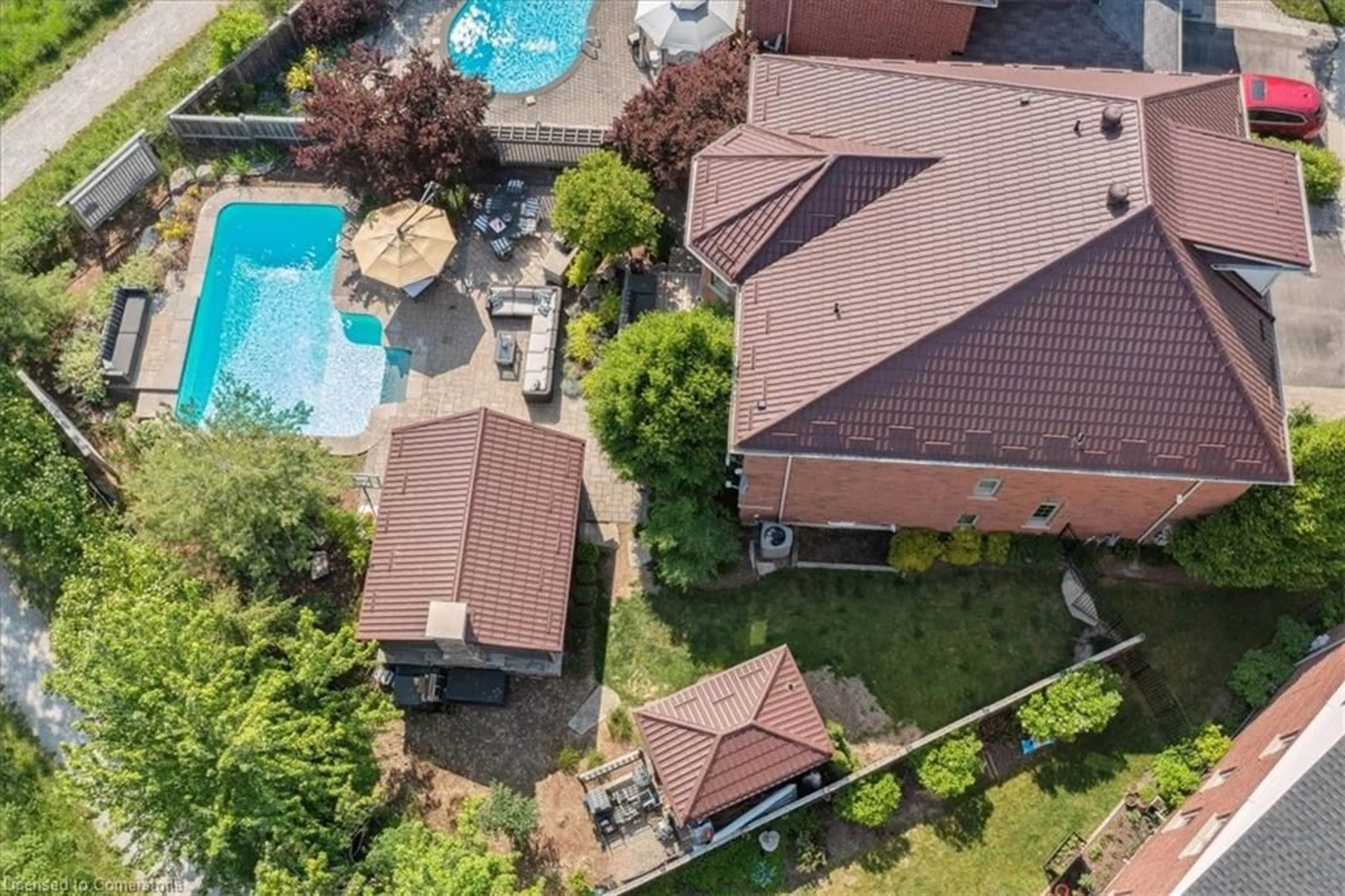 A pic from outside/outdoor area/front of a property/back of a property/a pic from drone, unknown for 320 Wrigglesworth Cres, Milton Ontario L9T 6Z9